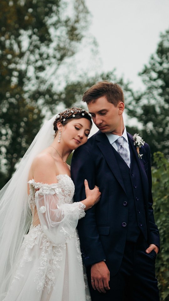 One dreamy day, one magical dance 💭🤍
If we had to describe Abigayle and Curtis's day in one word, it would be whimsical. From their dreamy, joyful first dance to the German log cutting tradition woven into their ceremony - every moment reflected their playful, deeply personal love story. And of course - they sealed it all with a kiss. 💕
Link to full film in bio 🔗
~
The Dream Team
Photography: @myamarjoriephotography & @stay____open
Venue: @kingslandingevents
Officiant: @bpweddingofficiant
Florals: @damehavenfarms
Bakery: @healthy_creations_inc
Hair & Makeup: @colourloungebeautyboutique
Dress: @hisandhersbridal
Suit: @thesuitshopcoltd
Rings: @bednarekjewellery
Second videographer: @luisjimenez1995
#windsorwedding #windsorweddingvideo #windsorweddingvideographer #windsorweddingvideography #ontarioweddingvideo #weddingfilm #weddingvideographer #weddingvideography #weddinginspo #weddingdress #brideandgroom #justmarried #cinematography #blurthelinefilms #weddingseason #weddingfilmmakers #weddingstory #sonyfx3 #sonyalpha #sonya7iv #peleeislandwinery #firstdancewedding #firstdanceinspo #whimsicalwedding