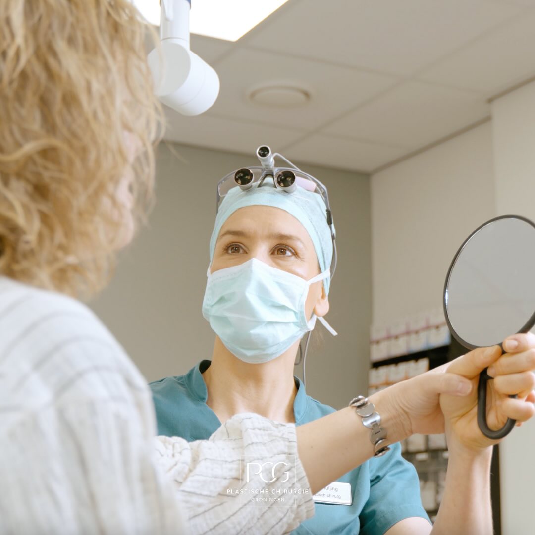 Heeft u een cosmetisch storende moedervlek of een bultje waar u graag van af wilt? Dan bent u bij PCG aan het juiste adres! 👩🏼⚕️
Wilt u meer informatie of een afspraak maken voor een vrijblijvend 1e consult? Neem dan contact met ons op!✨
📞: 050 - 211 04 96
💌: info@pcgroningen.nl