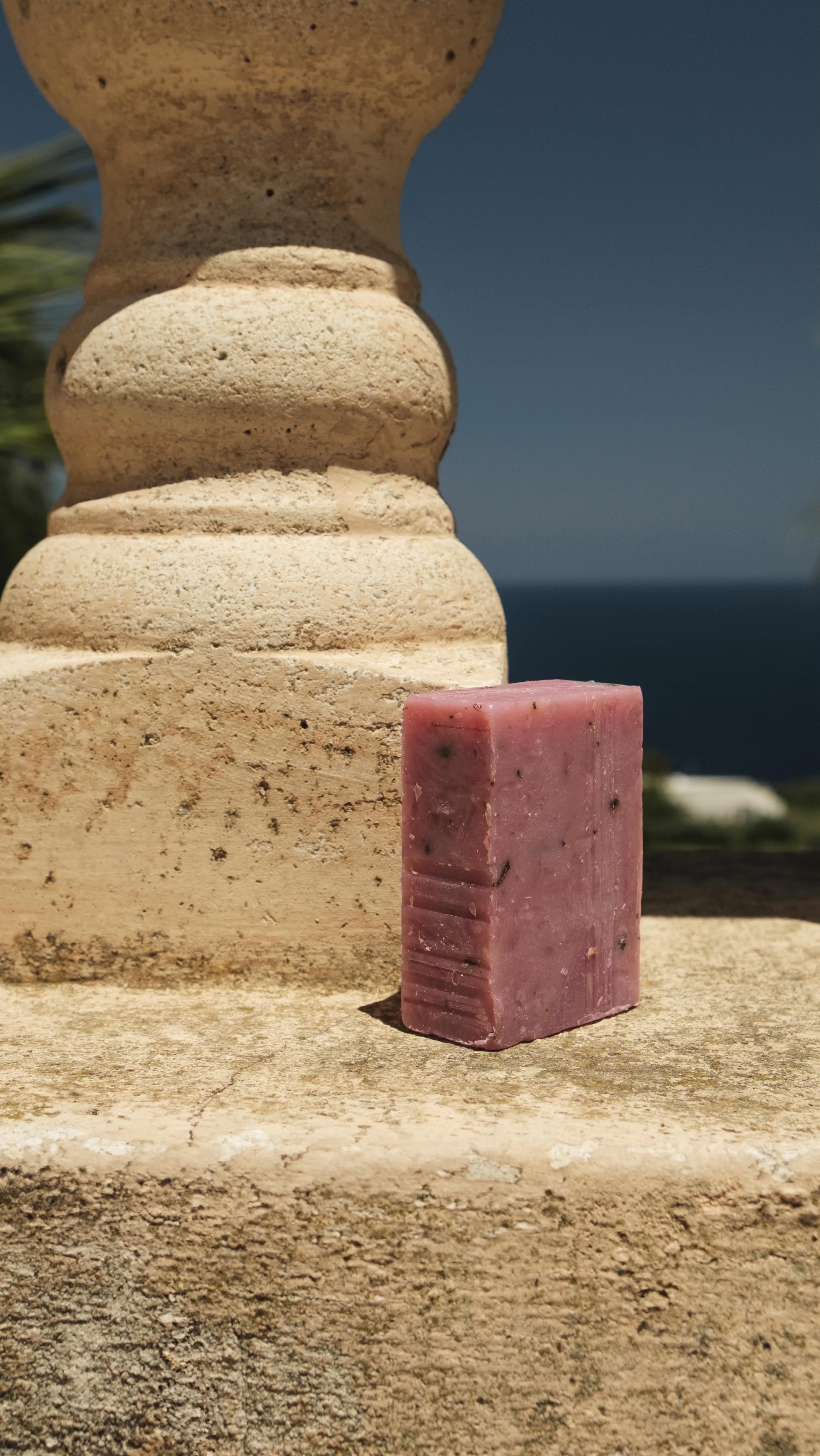 ๐ Dallโamore per Stromboli nasce @cenereorganics : skincare solida, naturale e sostenibile ispirata alla terra vulcanica delle Eolie.
I nostri saponi vegetali ti aspettano al Maravigghia Hub, in via Giovanni Meli 53 e online su www.maravigghiaforsicily.com ๐ฟ