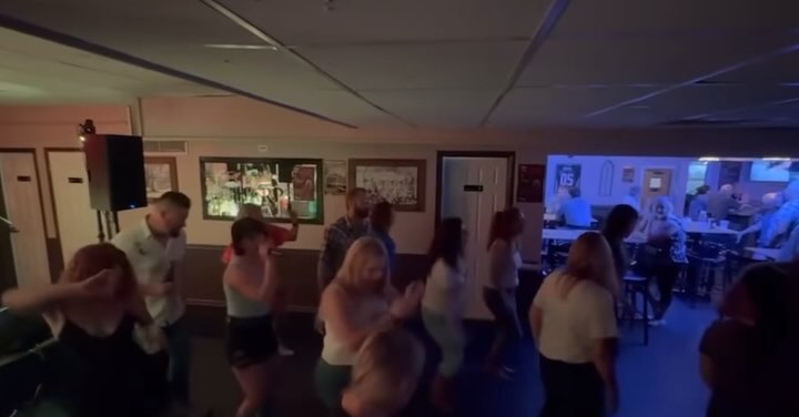 Back to back gigs this weekend while still trying to get over this terrible summer cold. Thank you to everyone who came out and line danced last night!
#wagonwheel #dariusrucker @dariusrucker #countrylinedance #linedancing