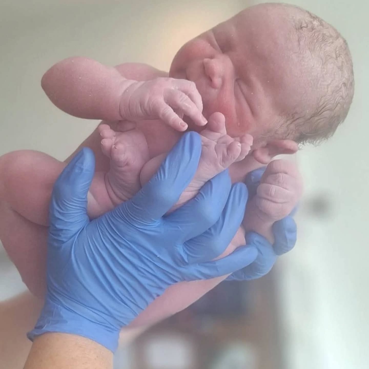 ☆♡ BABYNEWS ♡☆
Hij is er!
Femke is op vaderdag bevallen van haar prachtige zoon Moos.
Het gaat goed met Femke en Moos. Samen met papa Martijn zijn ze heerlijk van elkaar aan het genieten ♡
Gefeliciteerd Femke, Martijn en grote broer Finn😘🌈