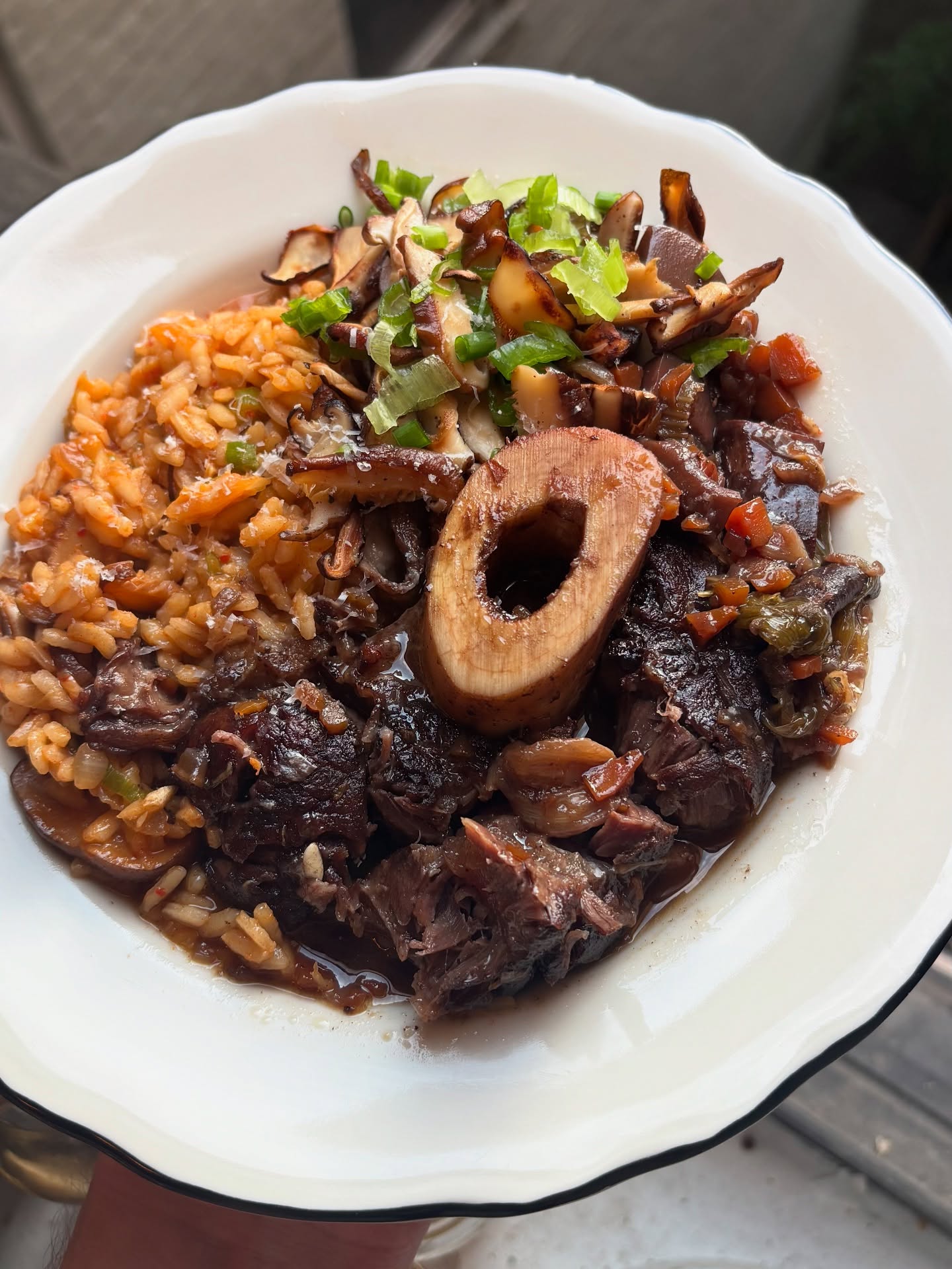 Italo-Korean fusion for my day off dinner for 1. Ossobuco braised in a red wine, soy sauce, and aromatics, with kimchi mushroom risotto, and fried shiitake.
#recipe #recipeideas #cucinaitaliana #cookwithme #cookingforamici #weeknightdinner #dinner #nycchef #nycbaker #newyorkfood #newyorkfoodguide