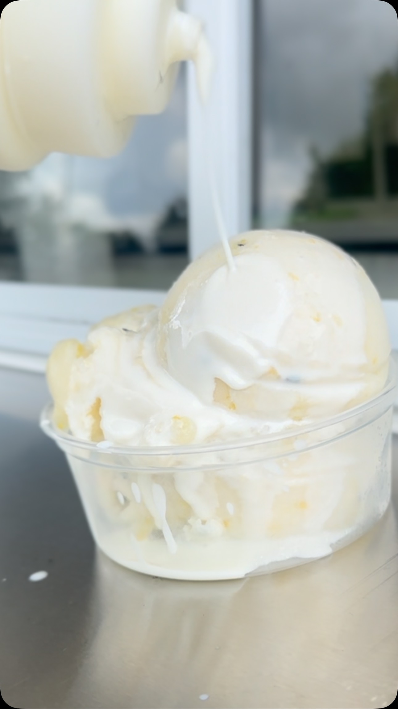 A Lemon DREAM 🍋🍨🤍
New and improved Loopy Lemon Thyme + our crowd favorite Sweet Cream
#twistedice #fairhope #baldwincounty #sweettreats #frozenfun #healthy #familyvibes #gulfcoast #dessert #alabama #loopylemon #sweetcream #handcrafted #local