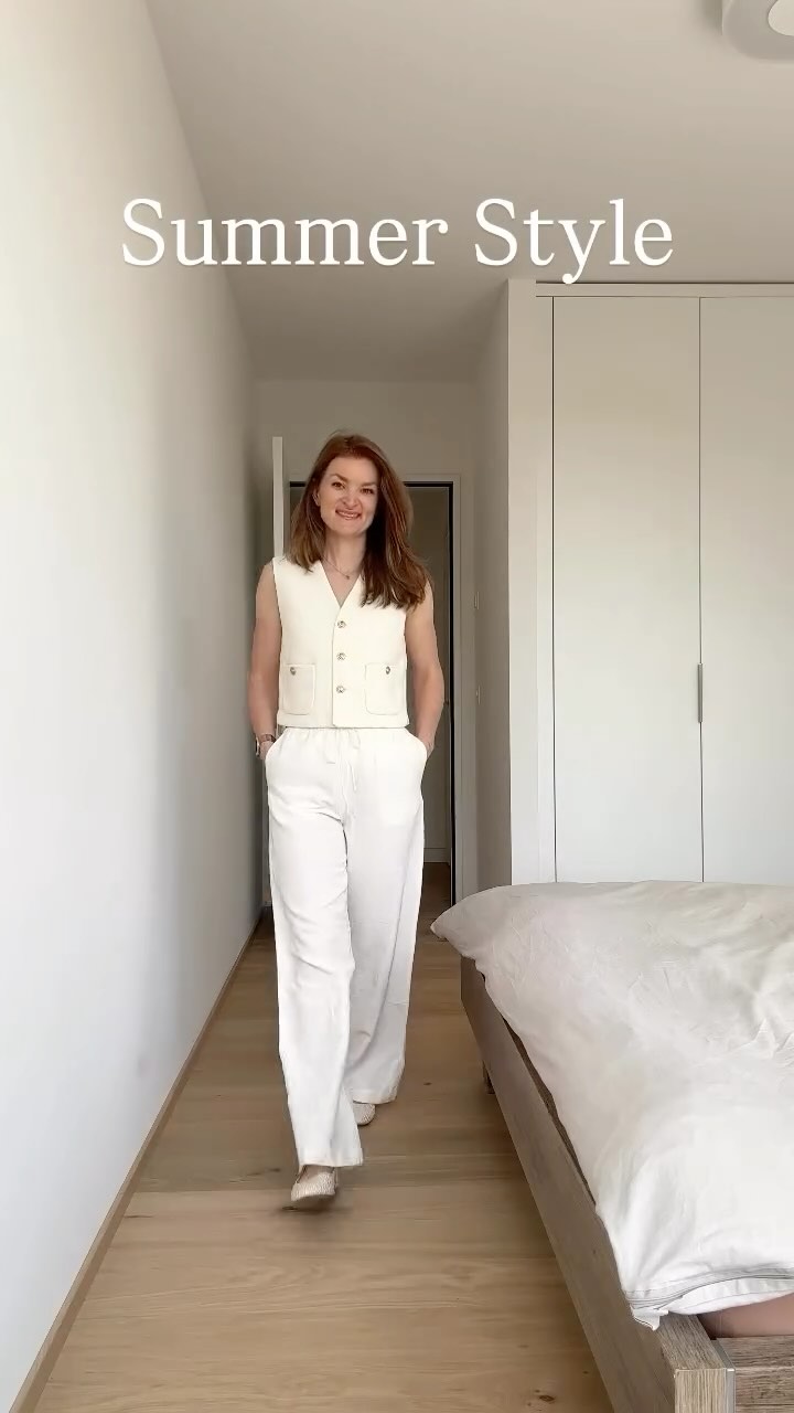 ☀️Summer Style for busy working Mums ☀️
👌 Simple summer styling at it’s best is all about:
✅ Wearing colours with the right undertone
➡️ This ecru shade of white will work best if you’ve got a warm undertone.
➡️ If you’ve got a cool undertone, go for a pure white.
✅ Working with your body shape, proportions & scale
➡️ The cropped gilet gives me the perfect 1/3 & 2/3 proportions which makes my legs appear longer 👌👏 Using white in a column gives the impression of height too (I’m 5´4 ”)
✅ Working with your budget
➡️ You don’t need to buy a whole new wardrobe for summer but couple of new items that work for your budget will update what you already own and give you some fresh outfit ideas too.
🔗 in stories
💬 Comment COLOUR to receive your PDF colour guide to start identifying your undertone.
#summerstyle #simplesummerstyle #mumstyle #workingmumstyle