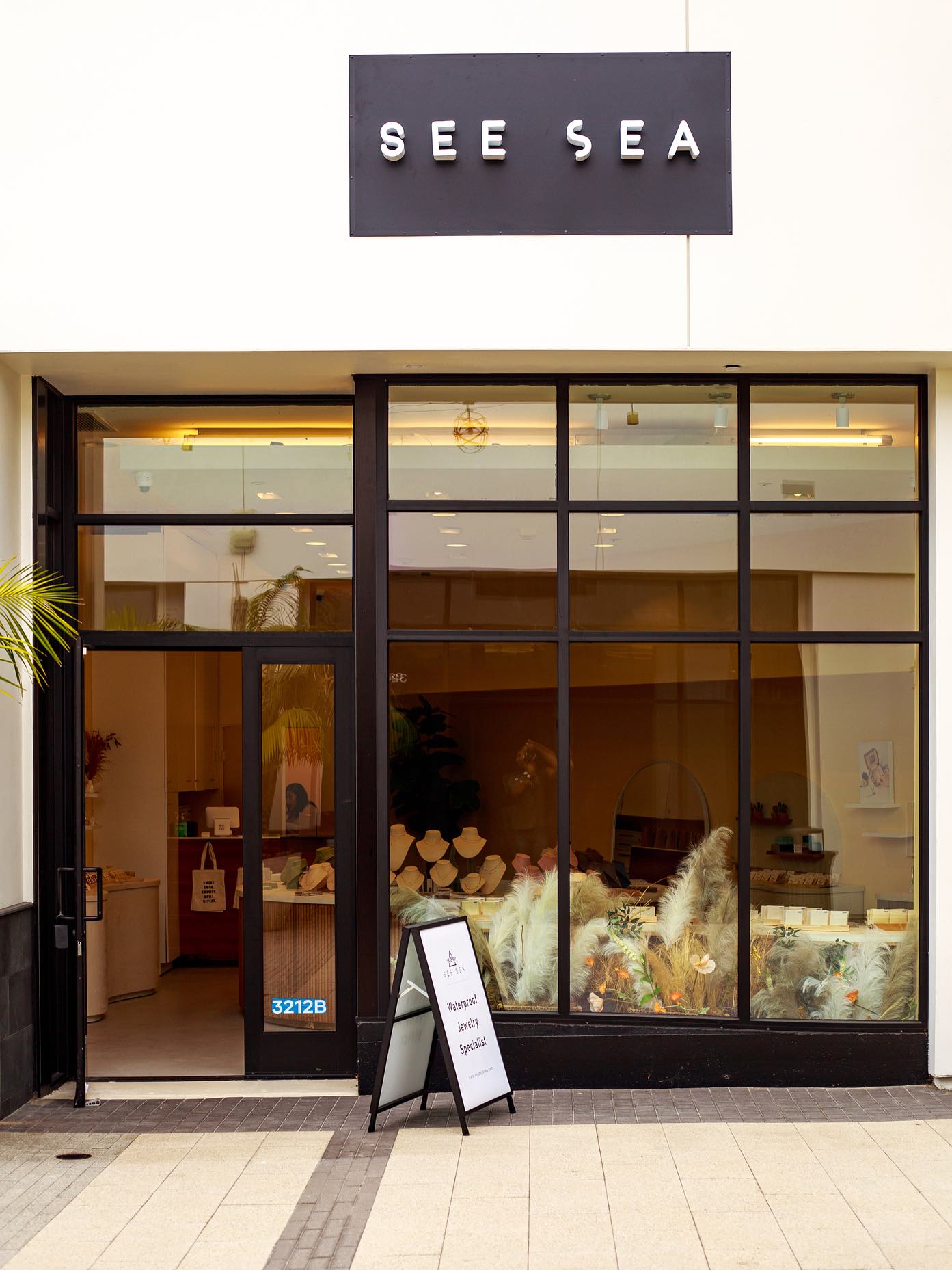 Grand opening at @manhattanvillage
Come shop our waterproof styles made for salty air & sunny days
.
.
.
.
.
.
.
#seesea #lovefromthesea #shopseesea #waterproofjewelry.
#seesea #lovefromthesea #waterproofjewelry #tarnishfreejewelry #goldjewelry #lajewelrybrand #lainfluencer #qualityjewelry #waterproofgoldjewelry #goldnecklace #jewelrystack #summerjewelry #cherryjewelry #pearljewelry #bubblejewelry #junejewelry #manhattanbeach #manhattanvillage