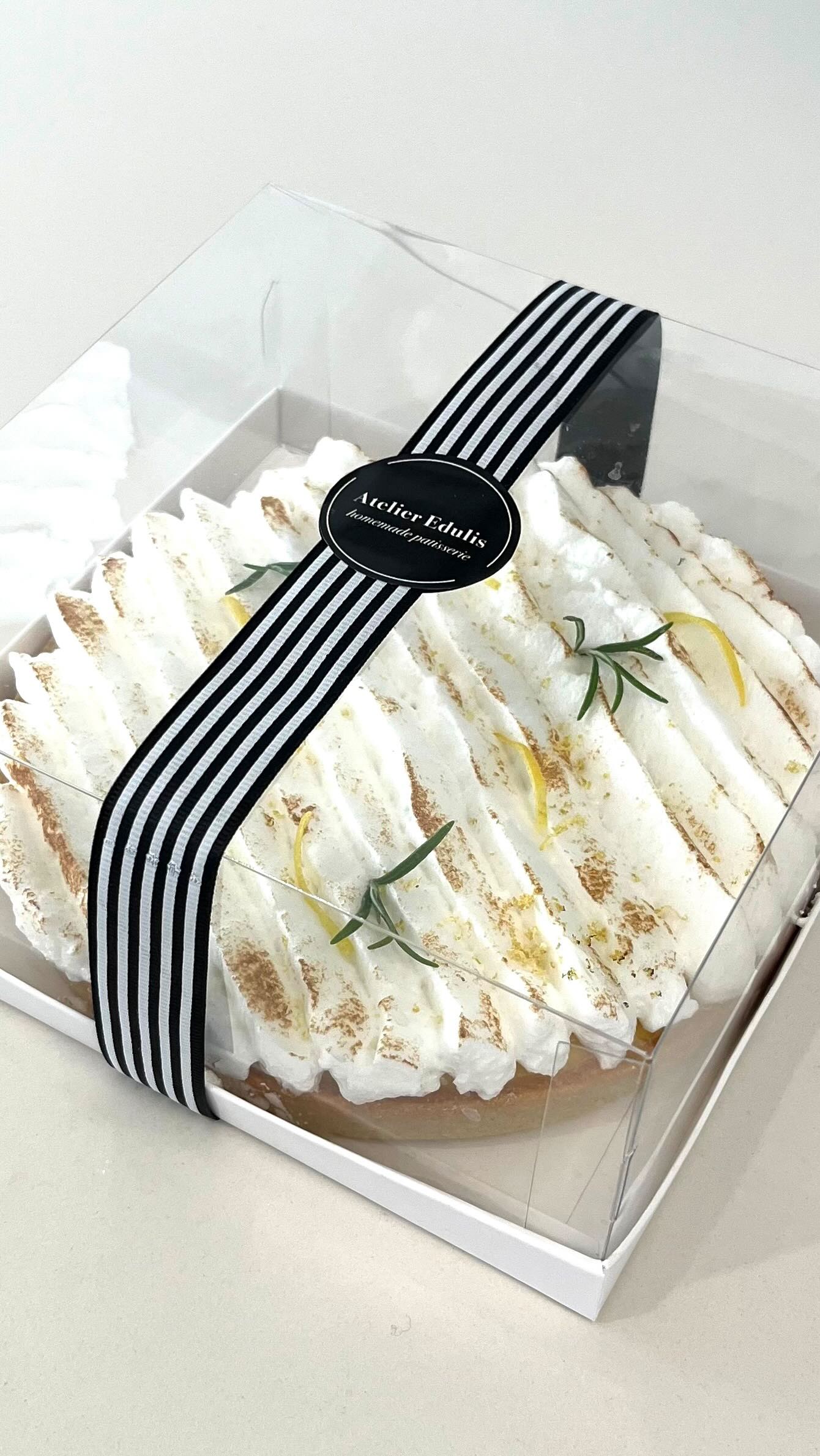 Fresh lemon 🍋 with airy meringue. Great to pair with coffee and enjoy in sunny The Hague ☀️. Check out the item via link in bio. #lemonmeringuetart #foodiethehague #etendenhaag #patisserie #lemonsworld #thehague #tartlover