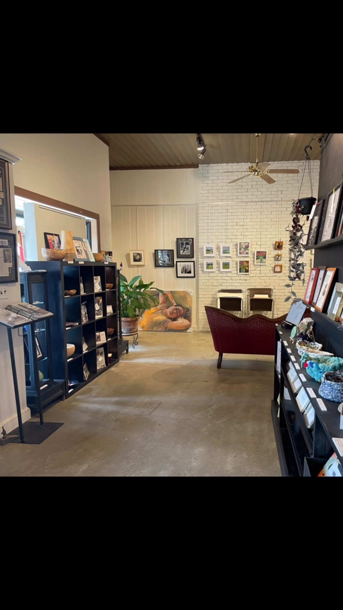 Just another day in paradise!
#customartframing #norwoodma #originalart #customframing #uniquegifts #shopsmall