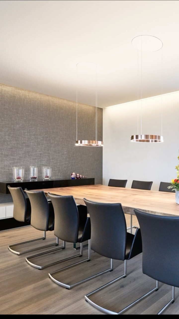 🪵 Möbel nach Mass – weil Standard einfach nicht passt.
Ob Sideboard, Esstisch oder Schreibtisch: Jedes Stück ein Unikat.
Funktional, langlebig und gemacht für genau das Zimmer, in dem es steht.