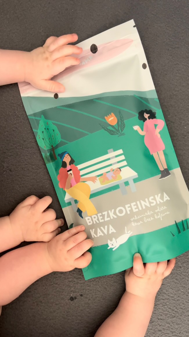 Moja kava?
Z dodatkom čebljanja in kančkom kaosa☕👶😅 in ja danes celo mlačna🤭💪🏽ubistvu vsega kar pomeni biti Coffeemama🩷☕️.
Mami si si danes že privoščila svoj coffeemama trenutek? Če ne, pridi na eno k meni☺️ kavice imamo dovolj, tok, da jo kar prodajamo😉!
#coffeemama #mamica #toplakava #jutrozmamico #mamintrenutek