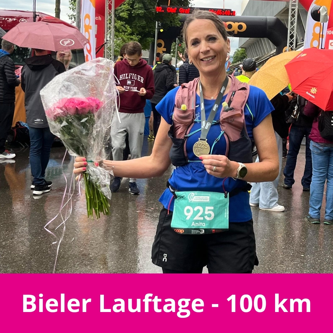 Herzlichen Glückwunsch an Anita 🎉, die in der Nacht von Freitag auf Samstag ihren ersten 100-km-Lauf bei den Bieler Lauftagen mit einer beeindruckenden Zeit von 10:36:01 Stunden beendet hat. Sie erreichte den 2. Platz in ihrer Kategorie und den 6. Platz in der Gesamtwertung. Was für eine unglaubliche Leistung! 💪👏
Wir sind unglaublich stolz auf dich, auf deinen Weg und deinen unermüdlichen Einsatz.
---
Toutes nos félicitations à Anita 🎉, qui a terminé son premier 100 km aux courses de Bienne dans la nuit de vendredi à samedi avec un temps impressionnant de 10:36:01. Elle termine à la 2ème place de sa catégorie et à la 6ème place au classement général. Qu’elle performance incroyable ! 💪👏
Nous sommes extrêmement fiers de toi, de ton parcours et de ta détermination.
#fellerpivotagessa #bielerlauftage #100kmlauf #finisher