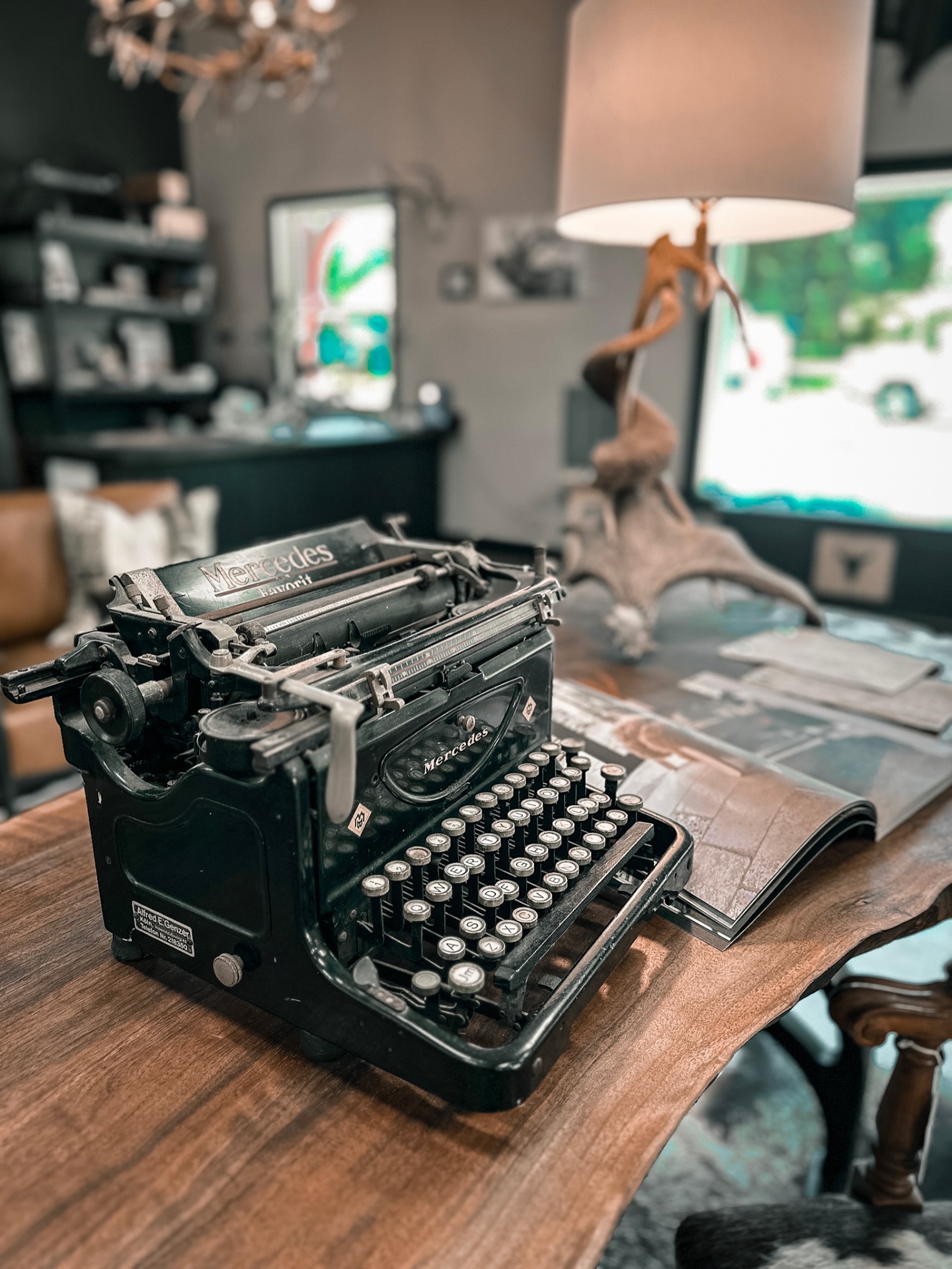 Not your typical Mercedes.
1925 meets 2025 with this vintage typewriter and a local, hand-made, black walnut live-edge slab desk on cast iron bases.
#intentionaldesign #carefullycurated #customfurniture #madeinmontana #customdesign #interiordesign #strongholddesign #strongholdbuild