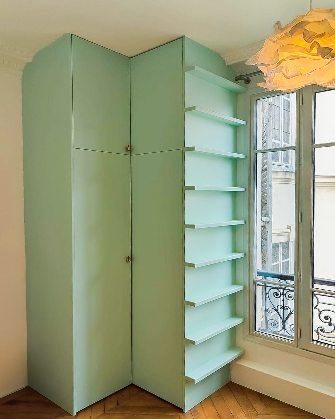 Armoires sur-mesure qui s’intègrent parfaitement à cette chambre d’enfant 🦄
#menuiserie #menuiseriesurmesure #menuisierparis #homeinspo #kidsroominspiration #kidsroominspo #kidsroomdesign