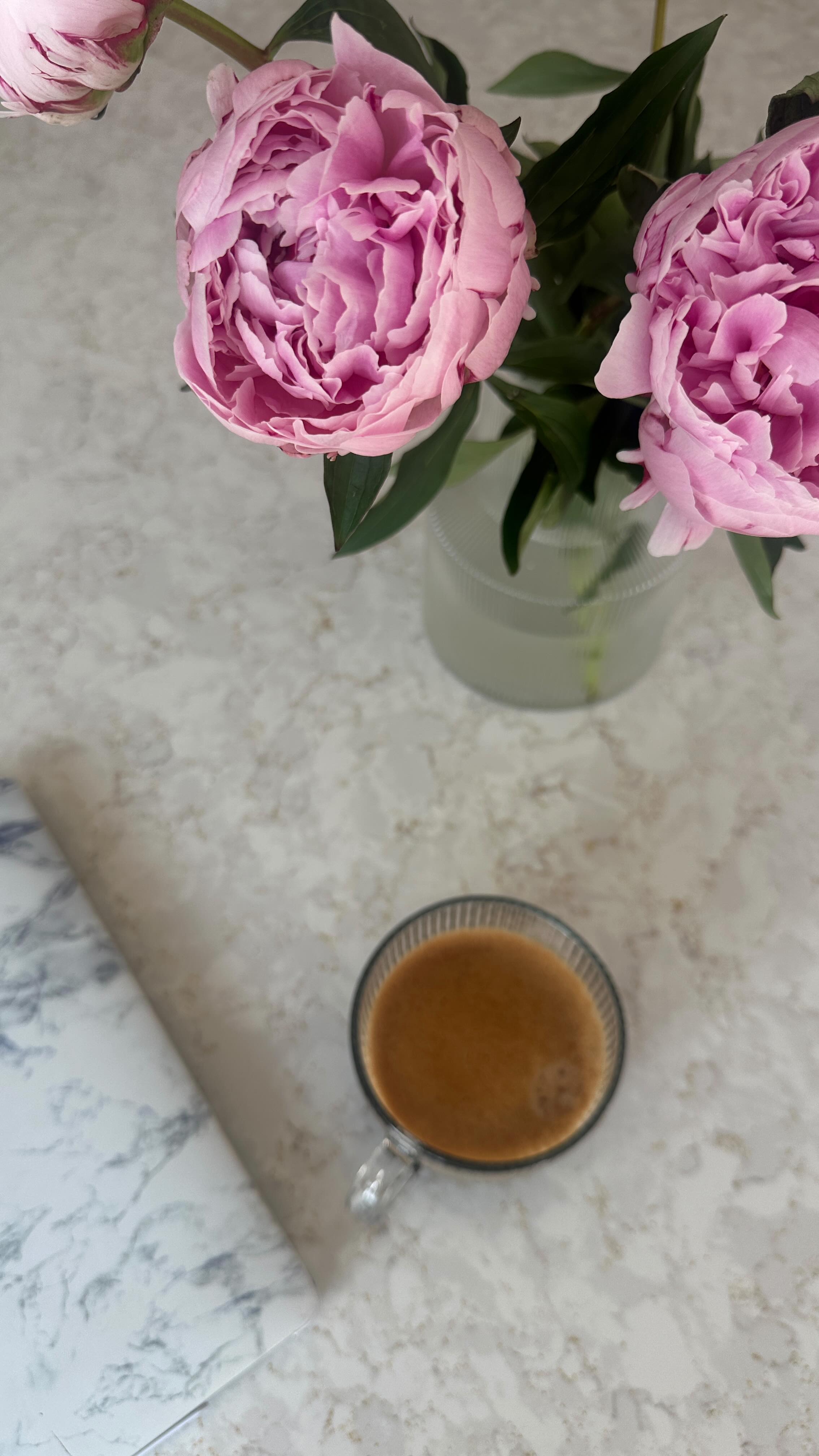 The post school drop coffee in peace hits differently🤍👌🏻 Client projects and peonies are popping 🌸💕