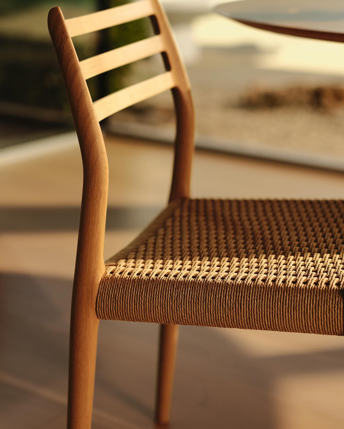 @designwithinreach featuring our Møller 78’s in oak wood with a natural woven paper cord seat.
Bring texture to the table with a rich mix of materials – from the airy shade of the Strand Pendant Lamp to the rippled steel doors of the Enfold Sideboard from Muuto to the warmth of the Møller Model 78 Chair’s distinctively Danish handwoven cord seat.
.
.
.
#moller #møller #madeindenmark #danishdesign #interiordesign #midcenturymodern #scandinaviandesign #home #chair #collaboration #photography #architecture #handmade #california #la