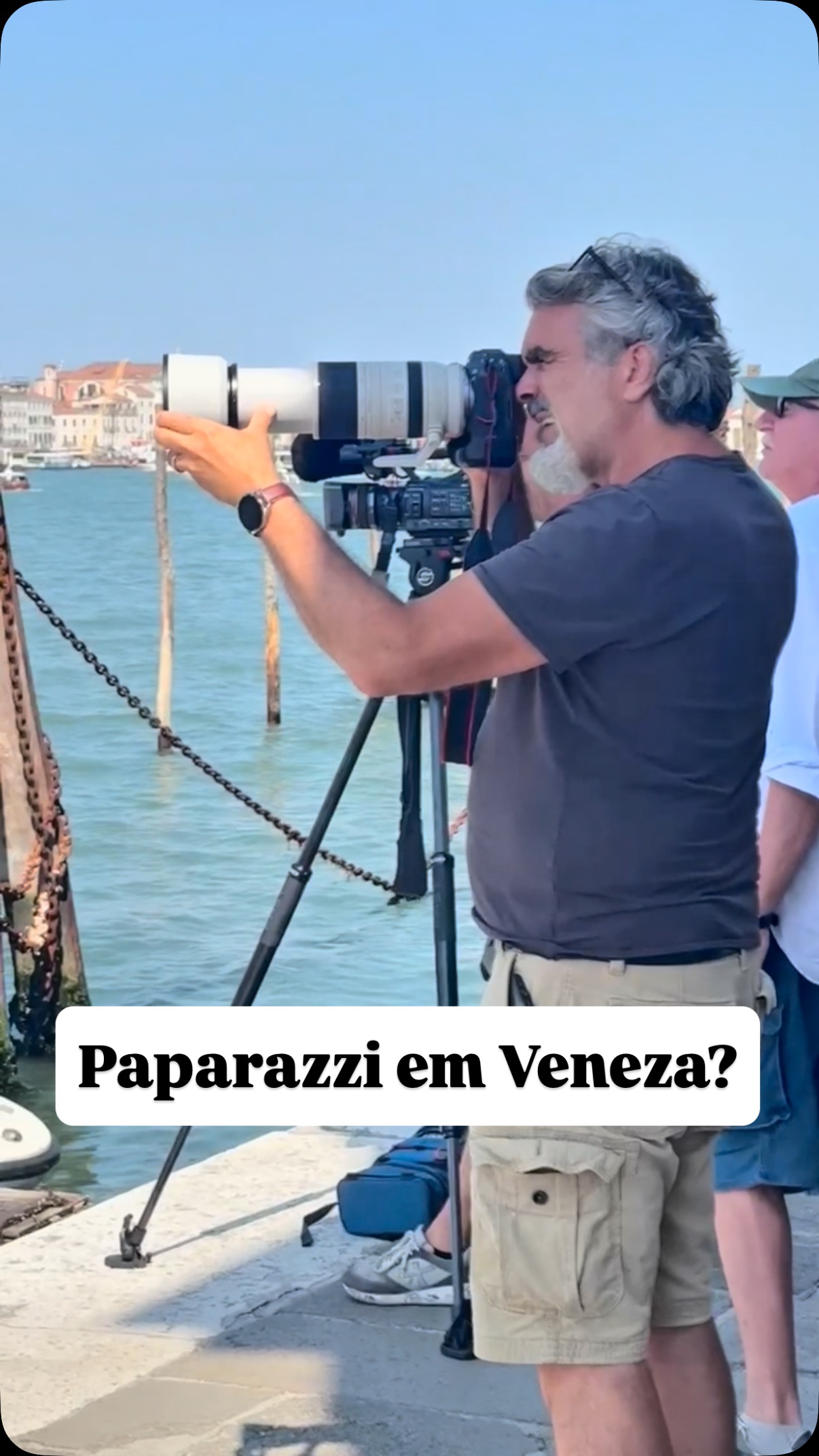 O casamento que está chamando a atenção dos curiosos, da imprensa, das celebridades, dos fãs e também dos insatisfeitos que estão protestando contra a realização do casamento em Veneza.
Conta pra gente o que você acha disso tudo?!
#fotografaemveneza #guiaemveneza #veneza #touremveneza #dicasdeveneza #ensaioemveneza #ensaionaitalia #famososemveneza #casamentoemveneza