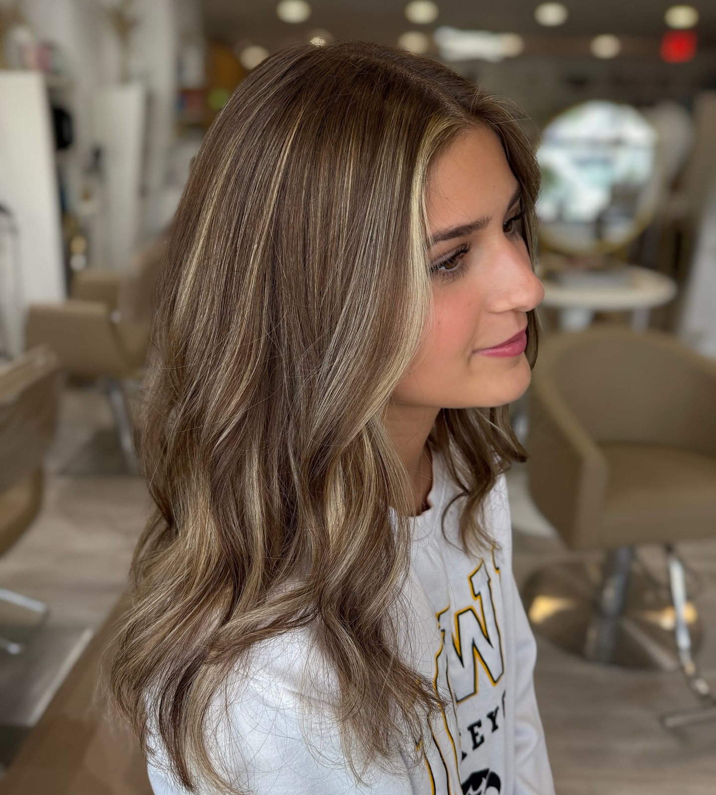 S U N ☀️ K I S S E D 😘
Swipe for her “before” ➡️
Ready to be ☀️ 😘? Book your transformation at www.hairbykristle or click the link in bio!
New clients enjoy 20% off their first appointment
📍 13200 Marina Way Unit 104A Woodbridge, VA
#balayage #blondehair #behindthechair #blondespecialist #vablondespecialist #novahairstylist #novablondespecialist #novadimensionalblondespecialist #dimensionalblonde #babylights #redken
#vahairstylist #quanticohairstylist #haircut #woodbridgehairstylist #layers #caramelbalayage #redken #brunette #redkenshadeseq #expensivebrunette #brunette #greyhair #silverhair #greyblending #dimensionalbalayage #staffordhairstylist #fredricksburghairstylist