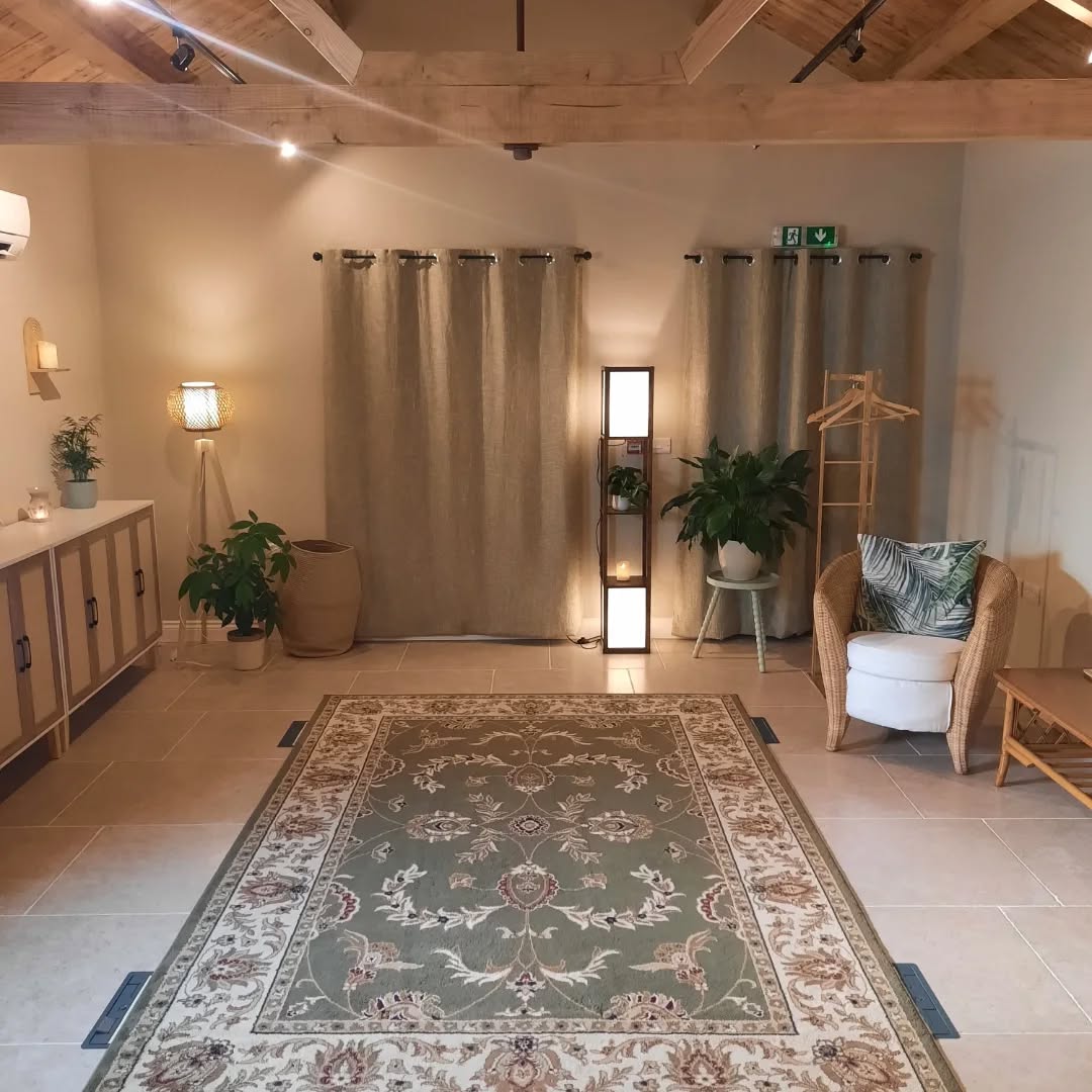 ⭐ Therapy Studio space available ⭐
Hi everyone! Hope you are well! 😊
Just to let everyone know that I'm now offering the use of my new beautiful massage studio on a part time basis!
🌿 Are you a Wellbeing professional looking for a peaceful, fully equipped space to see your clients and grow your practice?
Join me and another sport massage therapist at Acqua Dolce Therapies studio!
🌷 The studio is ideal for 1:1 therapies like for example massage therapy, aromatherapy, reflexology, homeopathy, acupuncture, chiropractor but also talking therapy as it comes with a lovely and comfortable sitting area.
🧘♀️ The space is also available for small yoga, pilates, sound therapy or meditation workshops.
📍 convenient location between Hereford and Hampton Bishop
🚗 free parking
📆 flexible days available
Send me a DM, email or text for more info or to arrange a viewing ❣
Martina x