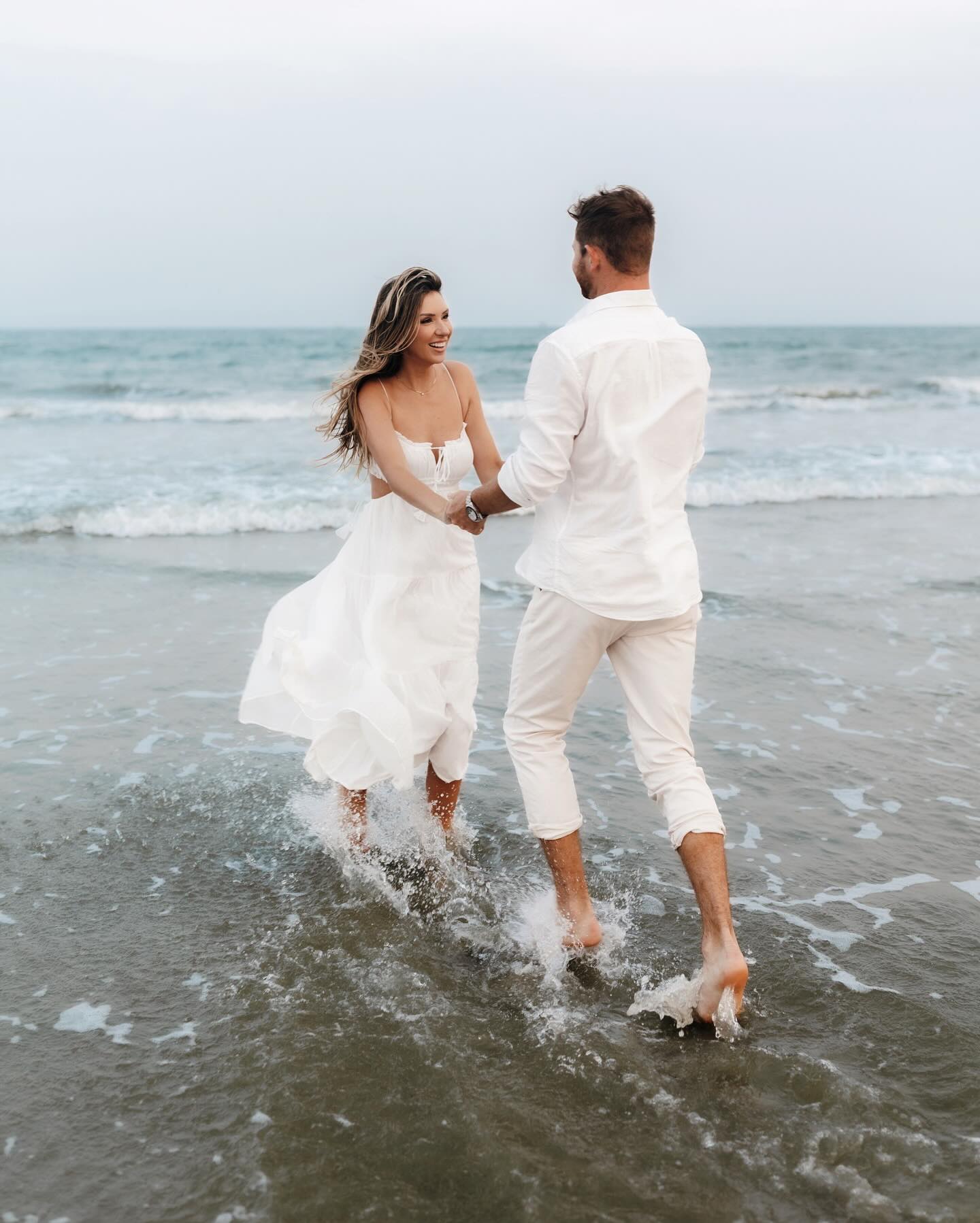 L o g a n + T y l o r
Just a small glimpse into the last hour of being the third wheel on the most romantic Charleston evening, a date night like none other! L+T are electric! Soon-to-be Mr. & Mrs. Rogers were so special to get to know. Enjoy this tiny peek with so much more to come!! #ashlyncatheyphotography