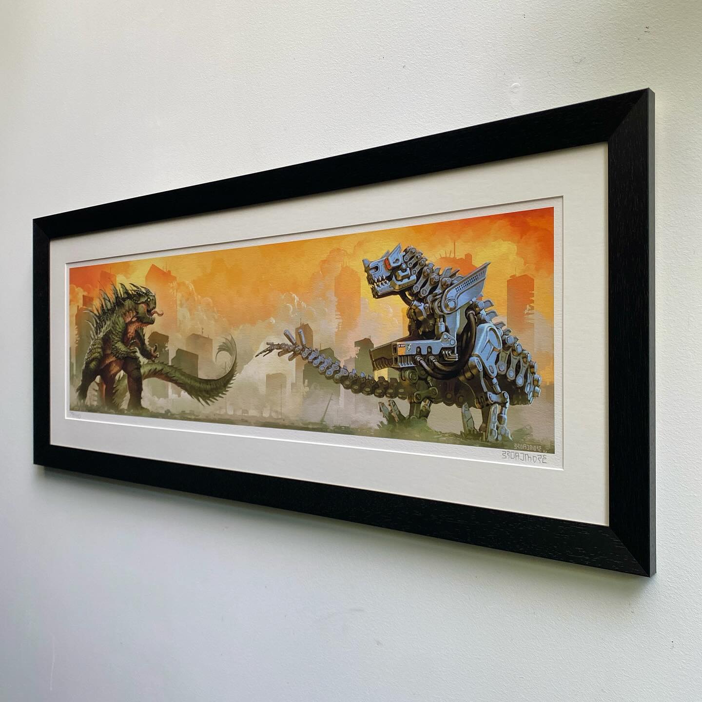 Umami Monster vs. Mecha Hop limited edition print by Greg Broadmore all framed up for you! Buy now online or at the gallery. Don’t miss out!
#gregbroadmore
#onepath
#endbossband
#wetaworkshop
#crawfordpicturemouldings
#nzframers