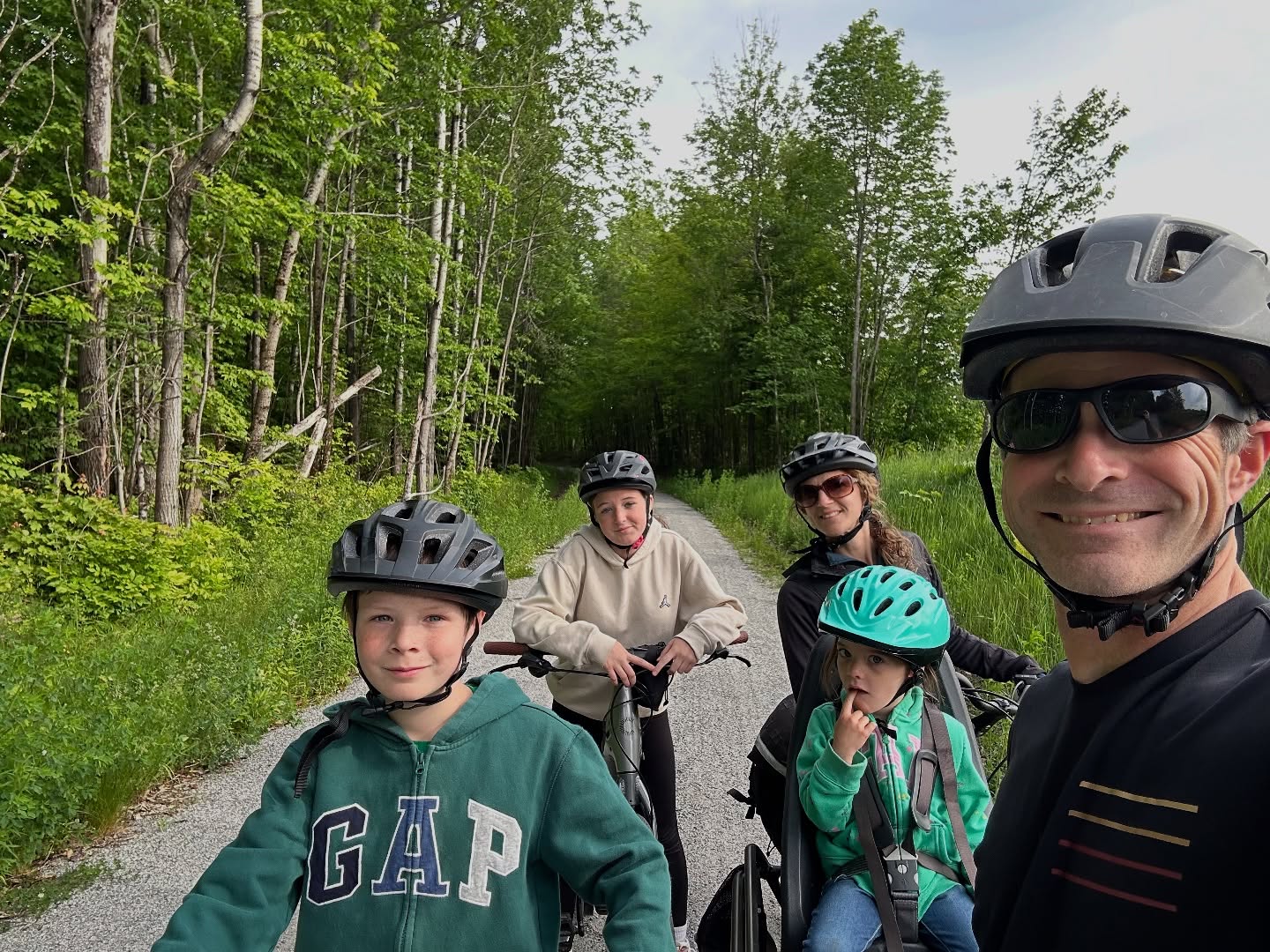 OPEN This Sunday 10-2:00 🚲
It’s been a busy spring time to get out and enjoy a little ride time with dad!
#fathersday #dadbike #dadmoves #bikevermont #vermontebikerental #dadjokes #summerinvermont #timetoride #familybikeride