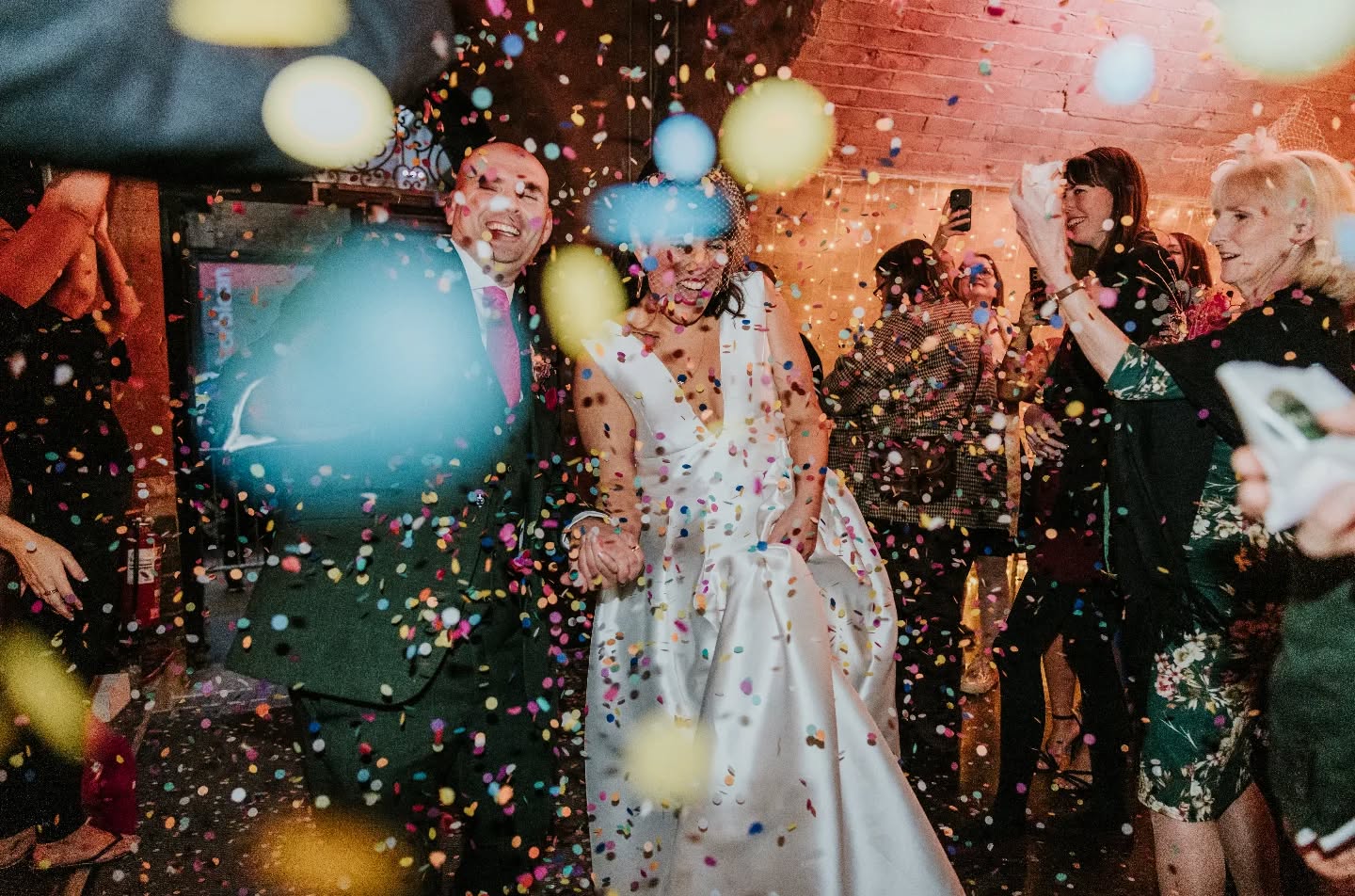 A second confetti entrance? Yes please! So here for having another round of confetti as you enter your wedding reception, what a way to get the party started 🎉
@proper.confetti
@slvenues
@loves_story_dried_flowers
@tonisearlebridal