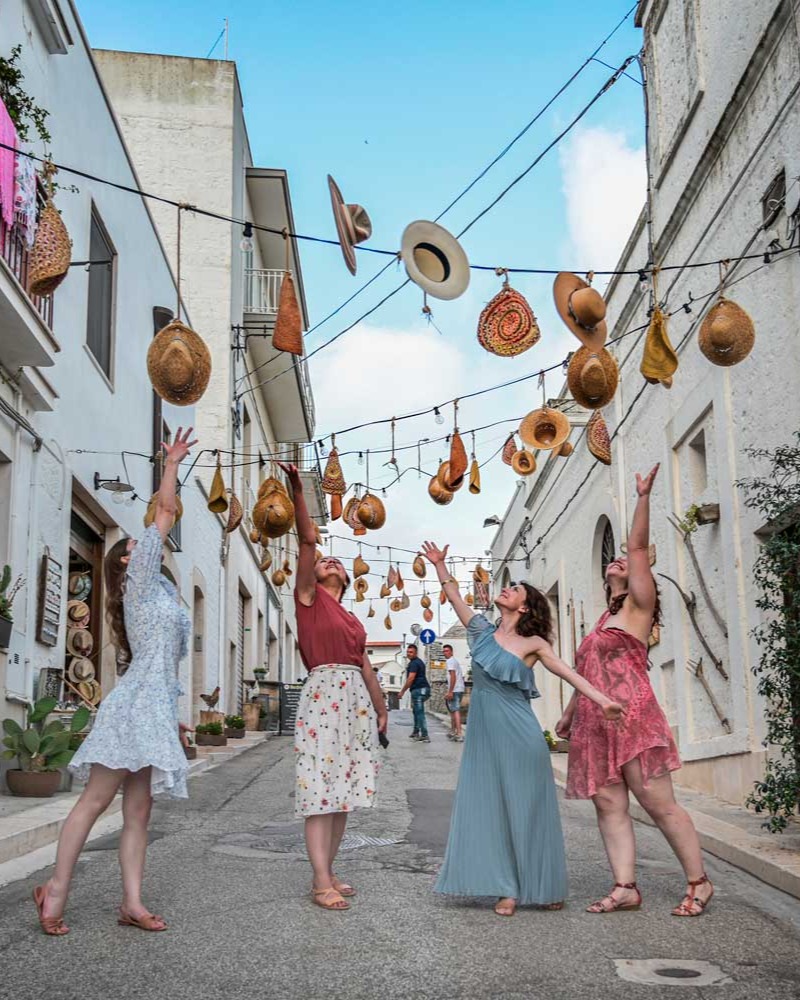 Una giornata indimenticabile per un addio al nubilato da ricordare... ad Alberobello!
Tra le vie storiche, i meravigliosi trulli e un aperitivo locale ricco di folclore pugliese, ho realizzato uno shooting fotografico per un gruppo di amiche nel loro giorno di festa e condivisione.
La luce del sole pugliese ha reso tutto ancora più speciale, esaltando i colori e la gioia di queste ragazze straordinarie.
Scopri il servizio fotografico completo su andreaveneziano.it
#fotografo #andreaveneziano #fotografoperpassione #addioalnubilato #addioalnubilatopuglia #alberobello