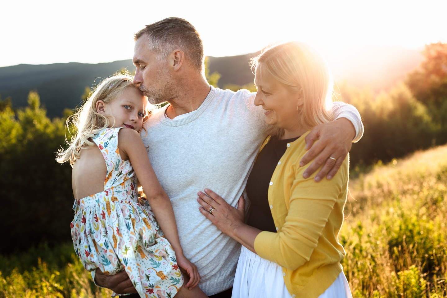 ✨If you’re looking for a photographer who gets it — really gets it — you’re in the right place.
I know what it’s like to want beautiful photos, but feel overwhelmed by everything else.
❌The daily chaos. The mental load. The expectations.
❌The constant demands on your time and energy.
❌Trying to hold it all together, and still hoping to capture something that feels joyful and true.
➡️I also know this:
✅ You deserve to see your life and your people in a way that feels joyful, honest, and beautiful.
✅ You deserve to feel held in the process. To have someone who sees the good and helps bring it out.
✅ You deserve to love the way you look in your photos — not because you’re “perfect,” but because it’s you, at your best.
✔️✔️That’s what I’m here for.
Not just to take the pictures — but to get you, guide you, and remind you that this season is worthy of being seen.
✨ Let me show you just how beautiful your real life already is.