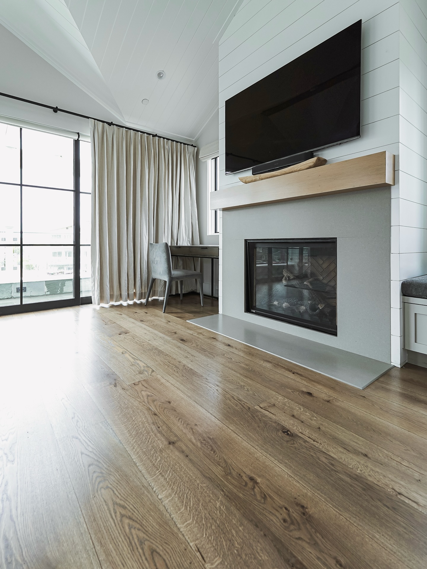 We are proud to showcase our latest project—refinishing engineered hardwood floors in Newport Beach, CA for our partners at @pacasohomes. Given that the kitchen is a high-traffic area where cooking takes place, the floors had suffered from significant oil stains and wear over time.
Our goal was to restore their original beauty without compromising the integrity of the engineered hardwood while also ensuring a seamless color match.
Thank you for trusting us with this project!
For estimates:
www.russflooring.net | 949-312-8303
Photo: @rawwwmedia
#russflooring #flooringstore #floorinstallation #hardwood #laminate #vinylplank #carpet #floorleveling #spcflooring #interiordesign #remodeling #homeimprovement #newportbeach #orangecounty