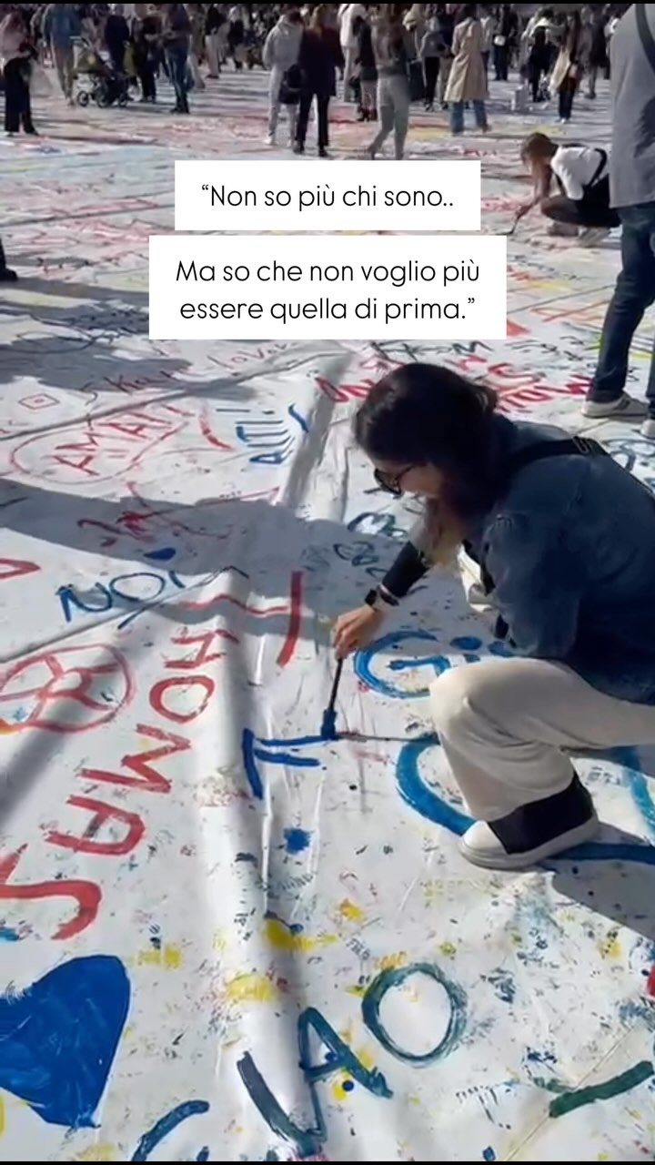 A volte il cambiamento non inizia con una scelta.
Inizia con una rottura.
Qualcosa dentro che non torna più.
Un’identità che ti va stretta.
Una versione di te che non riesci più a sostenere.
Io ci sono passata.
E per molto tempo ho cercato di “sistemare” solo fuori.
Ma niente cambiava davvero.
Perché mancava una cosa: ripartire da me.
📍Nel mio percorso, questo è stato il primo passo.
📍Il più onesto. Il più difficile. Il più trasformativo.
Se anche tu senti che non vuoi più essere “quella di prima” —
sappi che si può iniziare da qui.
💬 Scrivimi “IDENTITÀ” nei DM se vuoi capire come affrontare questa transizione
e scoprire se il mio percorso in 5 sessioni può fare per te.
——————
sentirsi indietro
vivere in automatico
confusione interiore
disconnessione
stanchezza emotiva
pressione invisibile
aspettative troppo alte
confronto continuo
perfezionismo silenzioso
voglia di cambiare, ma paura di farlo