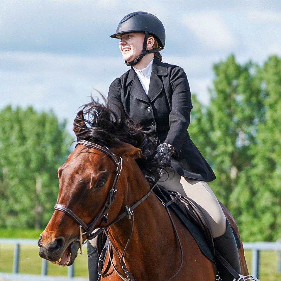 We’ve been showing hard all week at RMSJ, and we’re glad to have our photographer @siphonophoid here to capture the weekend action.
Kicked things off this morning with two lovely rounds from @aspyn.laraq and her sweet boy Waylon—calm, connected, and totally in sync.
Plenty more to come as we roll through the weekend
#RMSJ #SugarTideSquad #ShowJumping #HunterJumperLife #WaylonTheWonder #HorseShowWeekend #EquestrianSport #BehindTheScenes #BarnCrew #PonyPower #ProudCoach