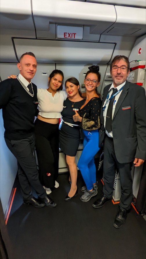 Si tu pouvais aller n’importe où pour ton anniversaire, avec un budget illimité… tu choisirais quelle destination ? 🌍
Dis-le-moi en commentaire, on rêve ensemble GOoo ! 😍
🎉 Moi, c’est déjà réservé : le 16 septembre je m’envole pour Punta Cana, République dominicaine 🇩🇴
OUI, tu lis bien… Avec toutes les destinations que j’ai faites, j’avais encore jamais mis les pieds à Punta Cana 😅
Et le meilleur dans tout ça ?
Grâce à ma plateforme worldtour, j’ai payé seulement 270$ CAD pour 2 adultes, en tout inclus, pour 5 jours 🏝️🍹
Je prolonge ensuite mon séjour pour faire de la plongée et visiter des plages paradisiaques que je me suis fait recommandé
Parce que chaque année mérite d'être célébrée dans TA VIE 🥳
🧳 Et toi, tu partirais où si tout était possible ?
#voyage #anniversaire #liberté #republiquedominicaine #puntacana #plongée #fyp #foryoupage #fypシ #worldtour #vivremesrêves #voyagedereve