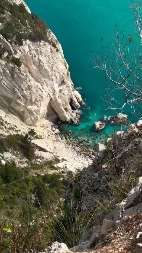 Sirolo si lascia scoprire piano, uno scorcio dopo l’altro... In un mare di sensazioni che restano nei ricordi di un luogo incantato.
Siamo fortunati ad esserne testimoni e cerchiamo con il nostro lavoro di promuovere e far conoscere questa perla della nostra costa Adriatica.
Vi aspettiamo nel nostro Relais... a casa nostra!
Ahhhh e non perdetevi il nostro nuovo sito!!!!!!! ❤️❤️❤️ linkinbio