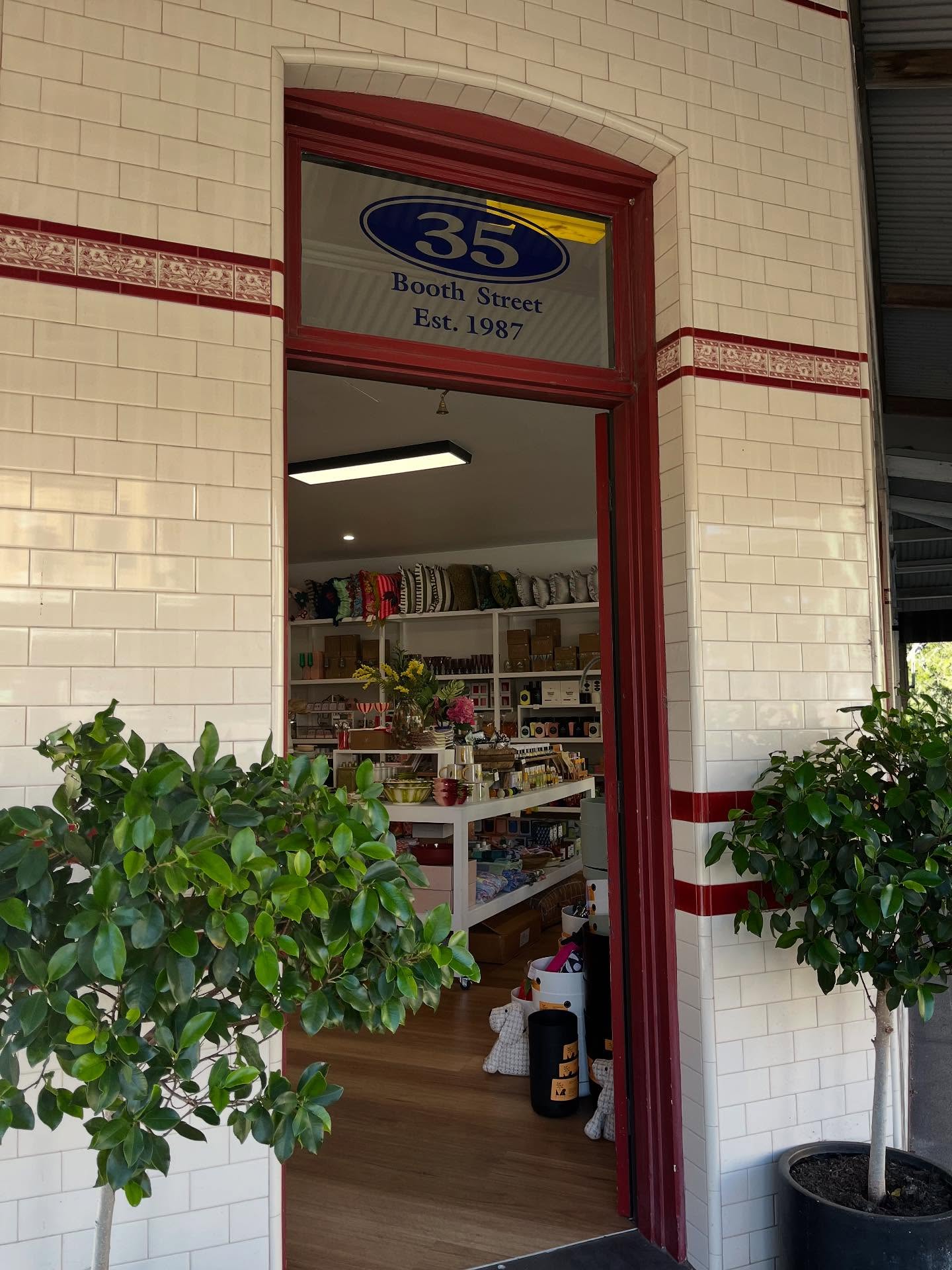 My affirmation cards are now available in store at one of my favourite lifestyle and gift shops in Sydney! @cornerboothstore 🩵
They have a beautiful kids section where you’ll now find my cards on display! It means a lot to have this opportunity as a small creator, thank you so much to the corner booth team for supporting small business like mine🌤️💕
If you’re in the area, pop in and take a look, or grab a set for a little one who could use some daily positivity 🪴✨