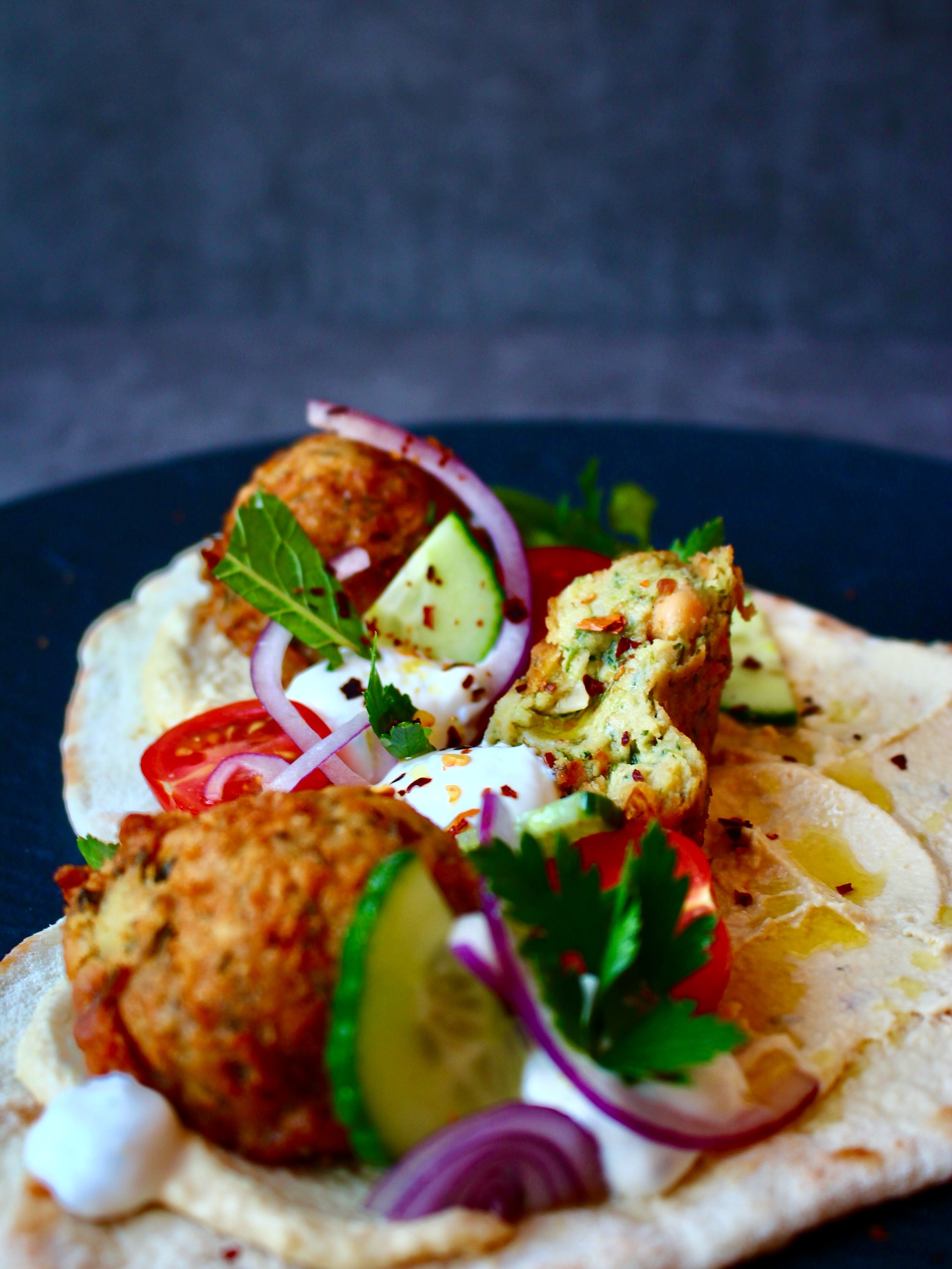 🌱 Oriental Streetfood Hit: Homemade Falafel in warm Pita with fresh Salad & creamy Hummus 🥙🥗✨
Wrap it, bite it, love it – plant-based flavor explosion included! 💥🌿
#veganblogger #veganfit #veganinspiration #vegandiet #vegan #falafel #veganfood #veganpower #veganlove #veganrecipe #veganlunch #veganworld #veganstyle #plantbasedvegan #veganfoodblogger #govegan🌱 #veganfoodideas #veganlover #foodforflexitarians #chickpeas #freshfood #summervibes☀️ #summerkitchen #soulfoodcooking #orientalfood #freshsalad #selfmadefood