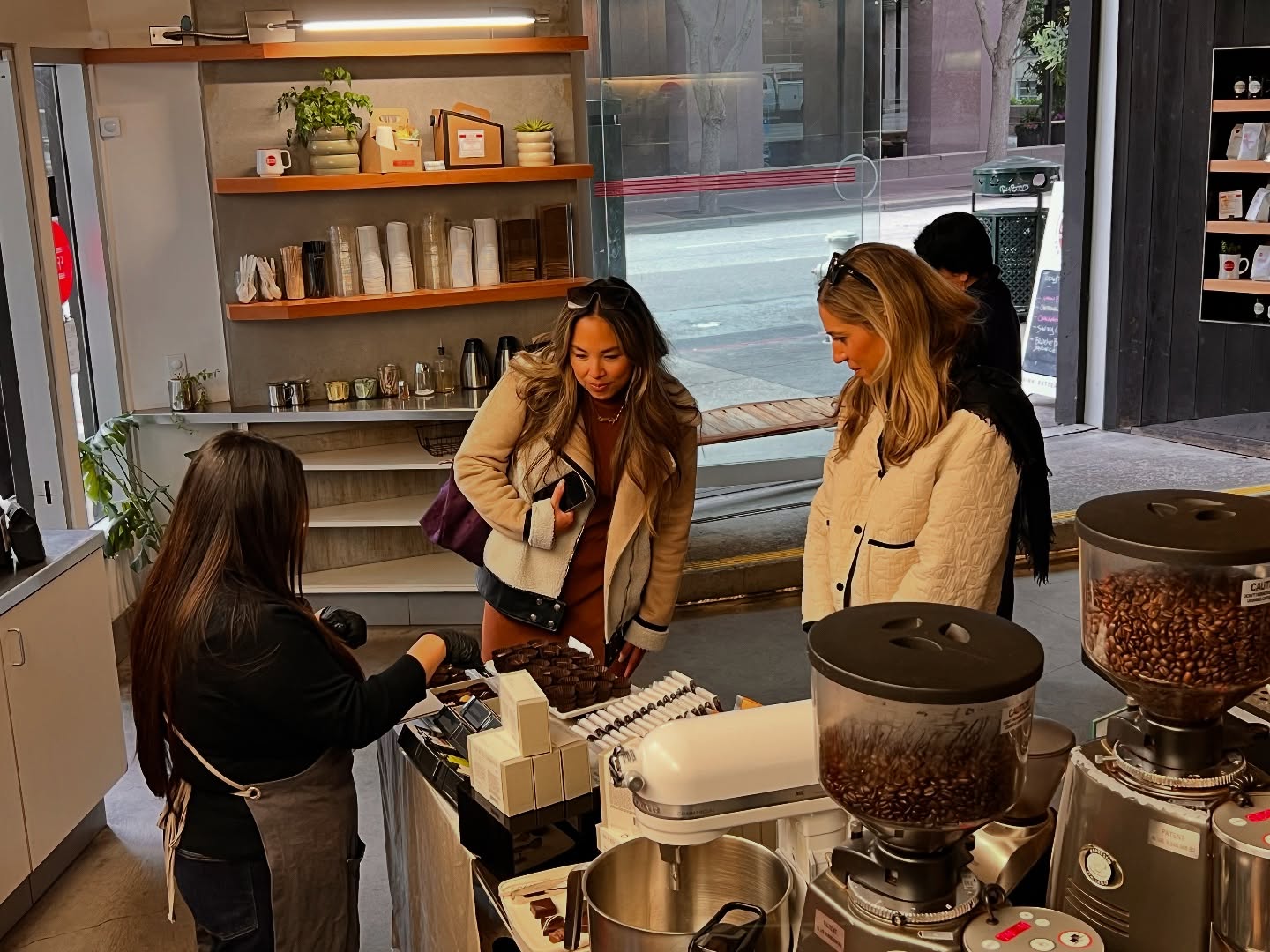 Stop by our Kearny location today. Samantha from @recchiuticonfections is sampling and selling their chocolates until 12pm.
#coffeeshop #popup #chocolate #supportlocal