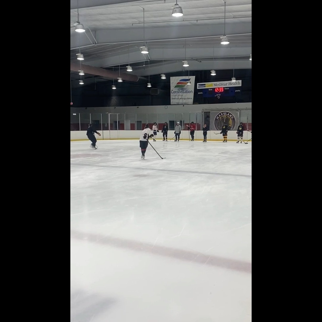 Monday = Power Skating 🧊
There’s no better way to kick off the week than with Sarah Cammarata putting our skaters through their paces.
No shortcuts. Just work. Let’s get after it. #PowerSkating #HockeyTraining #EdgeWork #SkatingSkills #TrainHard #ProMotionHockey