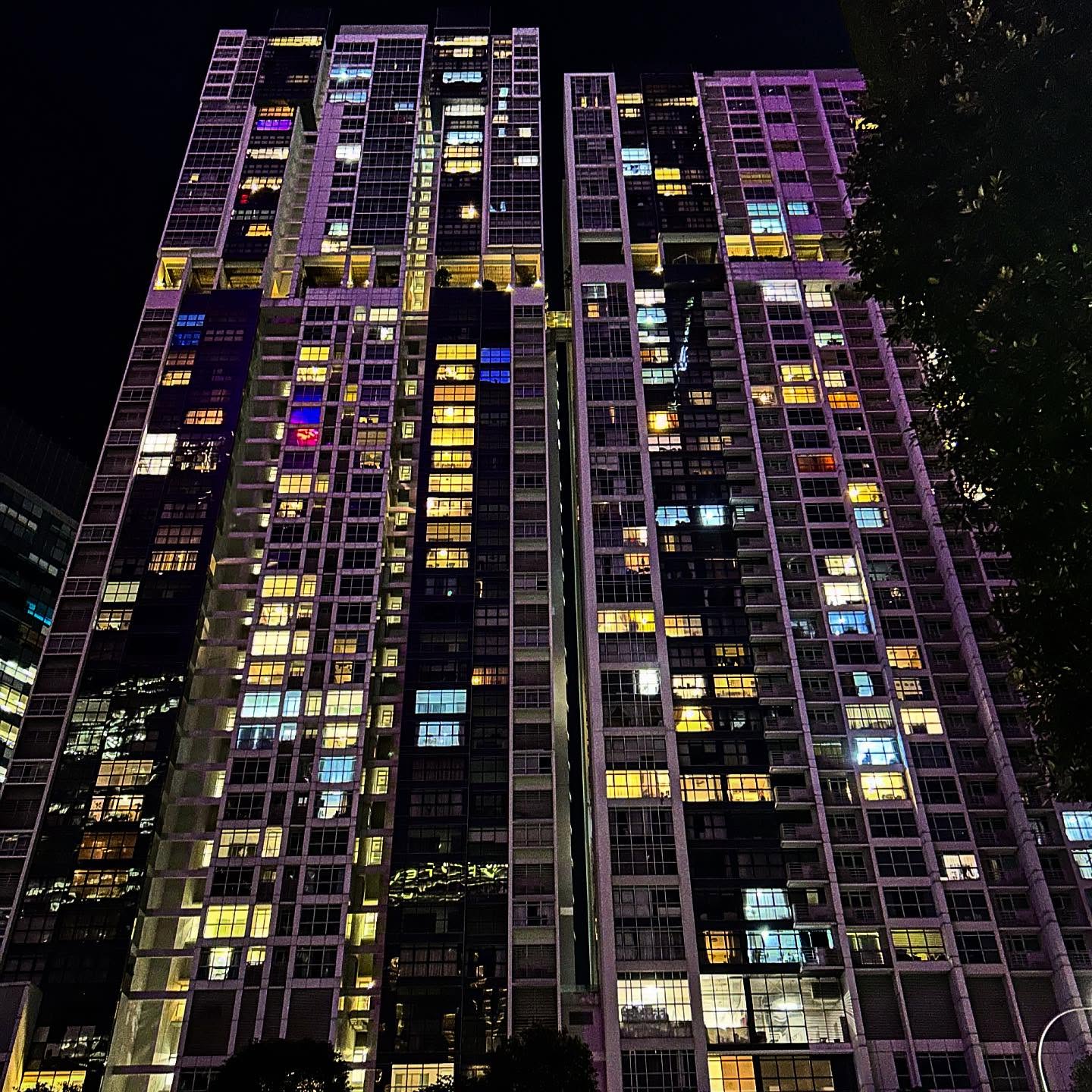 Singapore 🇸🇬 you never fail to impress. Love, love you and all the glittering magic you bring after dark ✨🌃 #SingaporeNights #CityLights #SkylineGoals #visitsingapore #citylife #night #cirynights