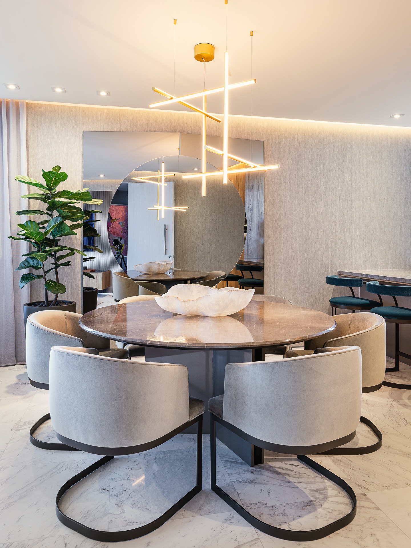 Every detail in this dining area was designed to impress and to invite you to stay a little longer. ✨
A bespoke composition by We Bossa for our project at 1010 Brickell residences in Miami.
#WeBossaDesign #MiamiInteriors #1010Brickell #LuxuryDesign #ModernElegance #InteriorInspo #DesignWithSoul #DiningGoals #BespokeLiving #HighEndHomes