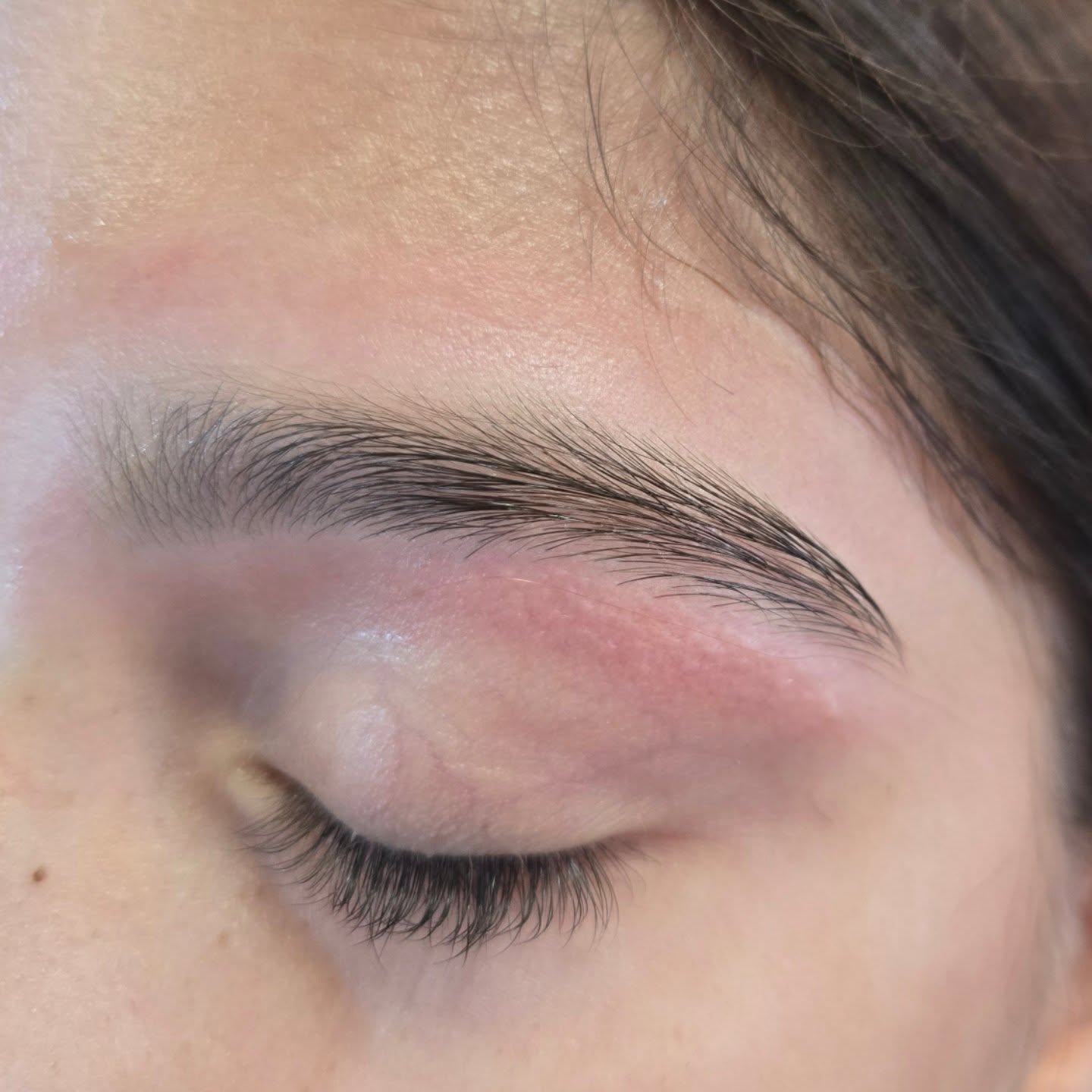 This sweet girlie was treated for her 12th birthday to her first eyebrow wax!! I left these girls full and natural, she's 12! We keep realistic beauty expectations here at Brow Boss! Not every person needs a sharp arch!
#firsttimebrowwaxing #beforeandafter #hirambrows