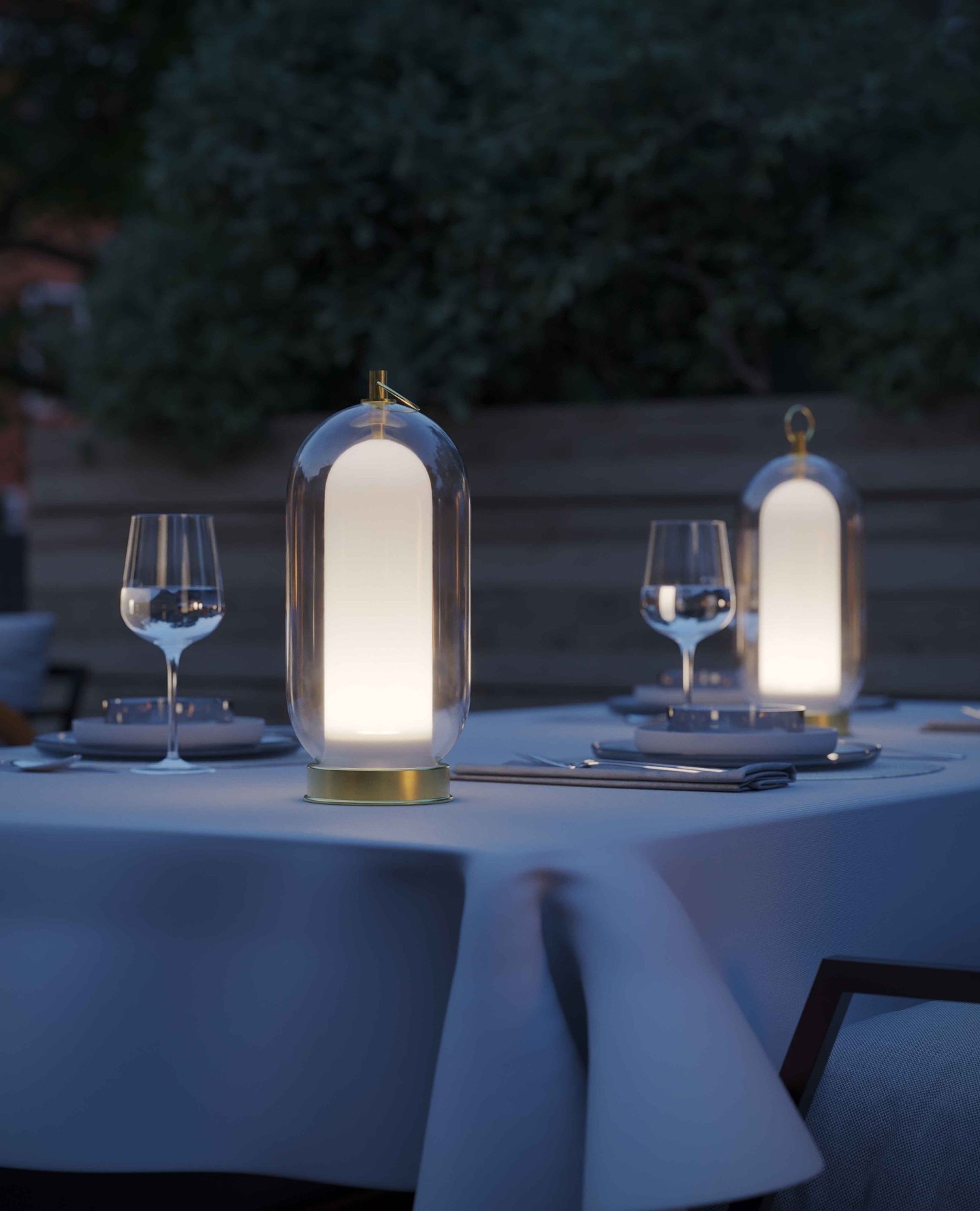 A decorative portable outdoor lamp, the perfect companion for long summer evenings.
There are different glass and metal finishes available to match the overall style of your outdoor space. Contact us to find out more 💫