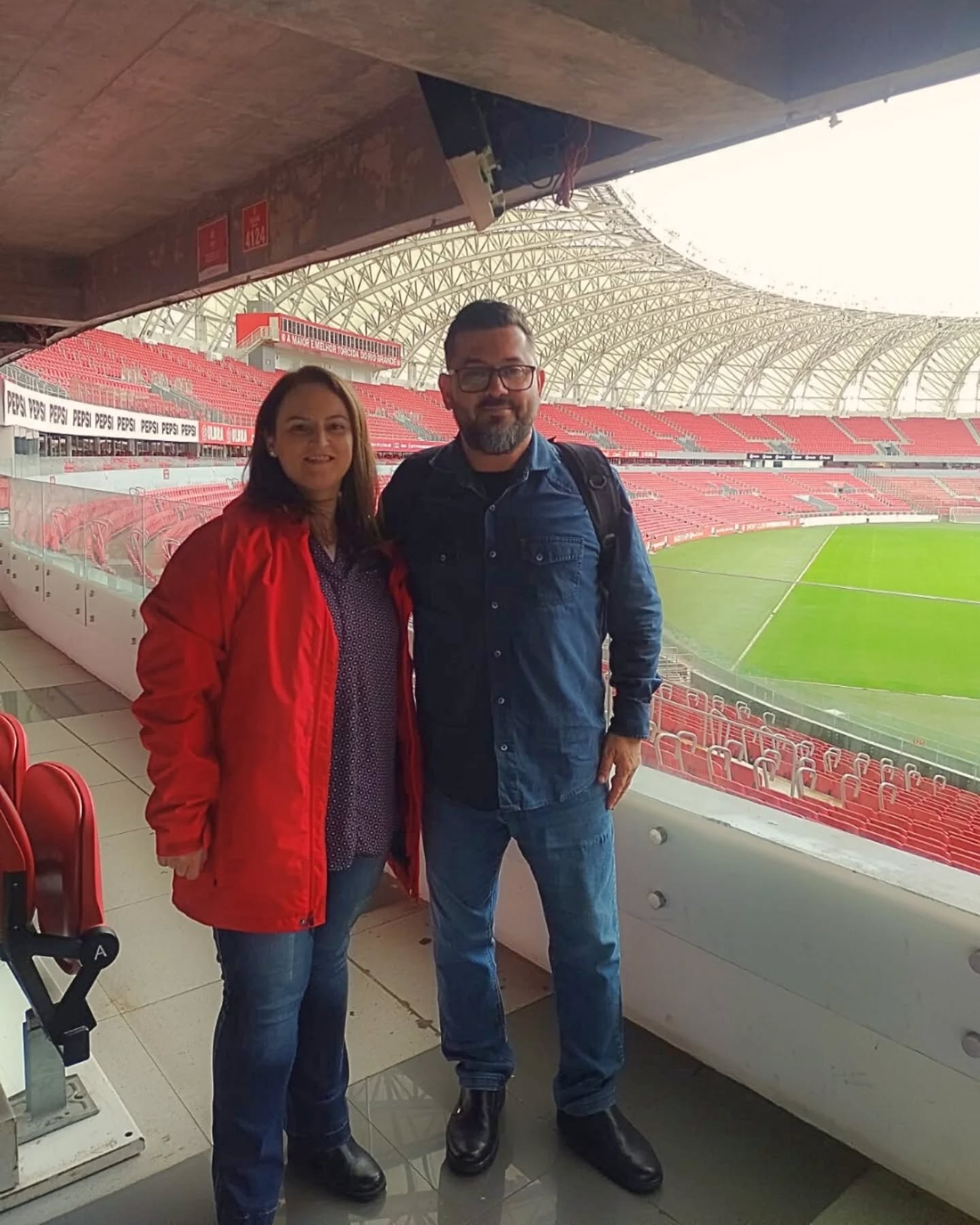 Hoje o trabalho teve um gostinho especial.
Nada como um dia de agenda que também proporciona experiências únicas pra quem tem amor pelo futebol. ⚽
Mas mais do que emoção, é compromisso com resultado.
A Smarte Estratégias atua diretamente no apoio a clubes esportivos em áreas como:
✅ Governança e Gestão Estratégica;
✅ Compliance, LGPD e Canal de Denúncias;
✅ Gestão de Pessoas e Processos;
✅ Treinamentos, Palestras e Prevenção de Riscos;
✅ Consultoria em Segurança da Informação;
✅ Reputação e adequação para investidores e patrocinadores.
🏟️ Afinal, gestão também joga pela camisa.
Quer saber o que podemos fazer pelo seu clube?
📩 Fale com a gente.
📍 Porto Alegre/RS
📱 (51) 99752-0319
📱 (51) 99365-0105
🌐 www.smartestrategias.com.br
#SmarteEstrategias #FutebolComGestao #ComplianceNoEsporte #GovernancaCorporativa #ClubeForte #LGPD #CanalDeDenuncias #GestaoEsportiva #DireitoNoEsporte