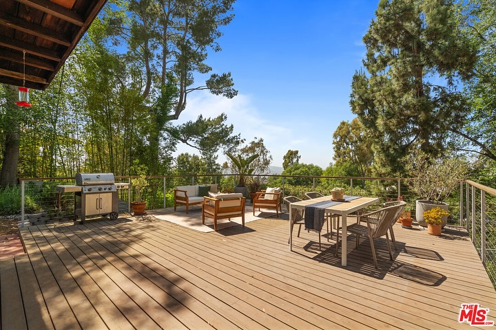Share with a friend who would love this Mt Washington Mid Century Cabin cutie with an ADU
3 🛏️
2 🛁
1,236 sq ft 🏡
Mt. Washington📍
Asking $989,000
(Besides this house - See Slide 6 for my other off market opportunity)
➰ Across from top-rated Mt. Washington Elementary in the heart of LA
➰ 2BR/1BA main house + fully permitted 1BR/1BA ADU
➰ Enclosed sunroom perfect for office or family room
➰ Beamed ceilings, butcher block counters, bold red cabinetry
➰ Expansive deck with sweeping city and sunset views
➰ ADU features herringbone oak floors, built-ins, and modern finishes
➰ Ductless HVAC, dual-pane windows, laundry, and 2-car parking pad
➰ 8,046 sq ft lot offers space to expand or garden
➰ A unique mid-century gem with income potential and serious style
Listed by my friend @juliemollohomes
👨 @matthewjamesboelk
📱 310-955-7420
📨 Matt@sandandstone.us
🎫 DRE # 02167081
🏣 Sotheby’s International - Vista
Would you like to have your home listed and expertly marketed by @sandandstonehomesLA ?
Drop me a DM