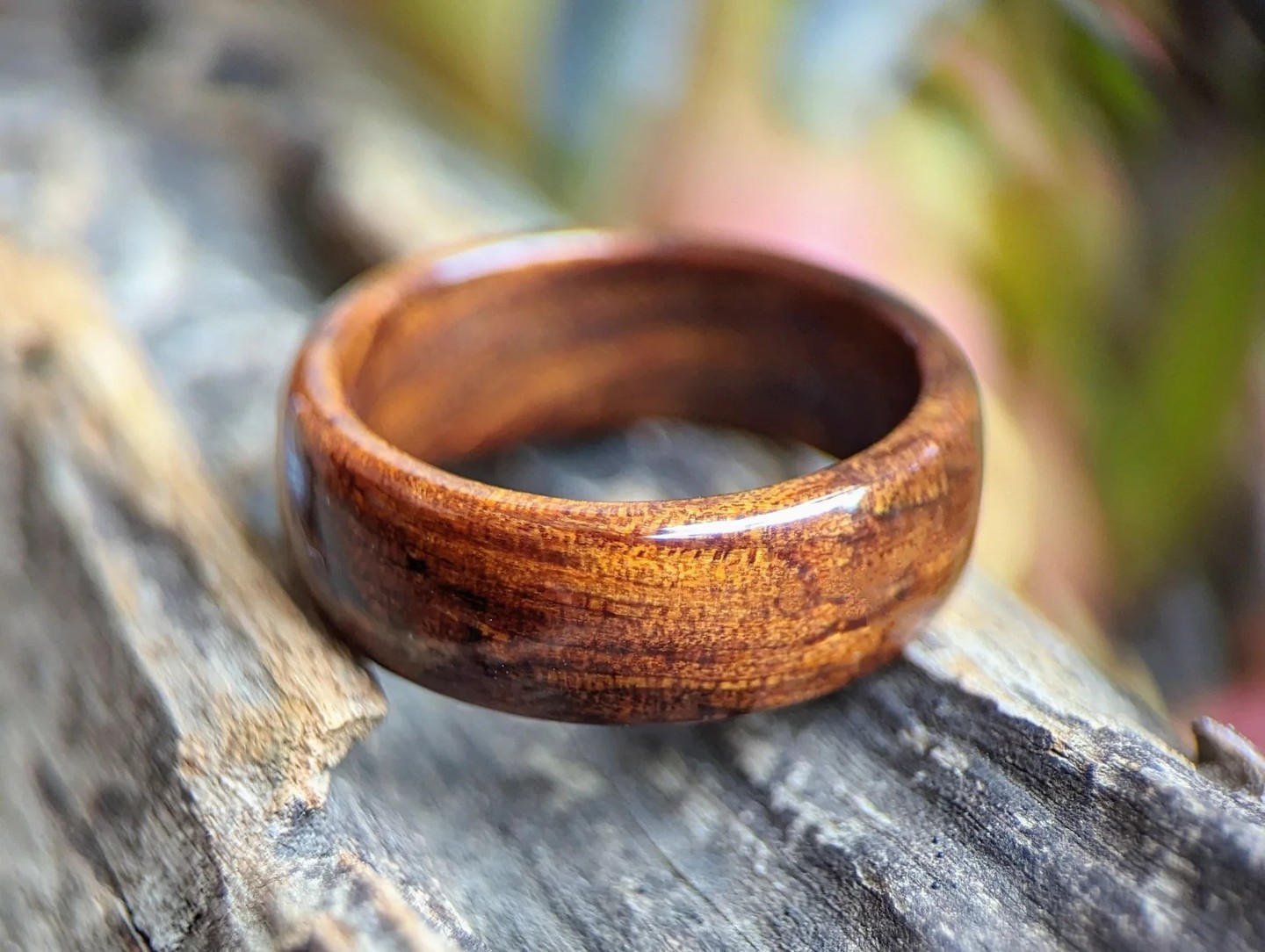 Discover the beauty of our Sweet Gum Strength Ring. Handcrafted and unique, it adds a touch of nature to your style. 🌲 Link in Bio