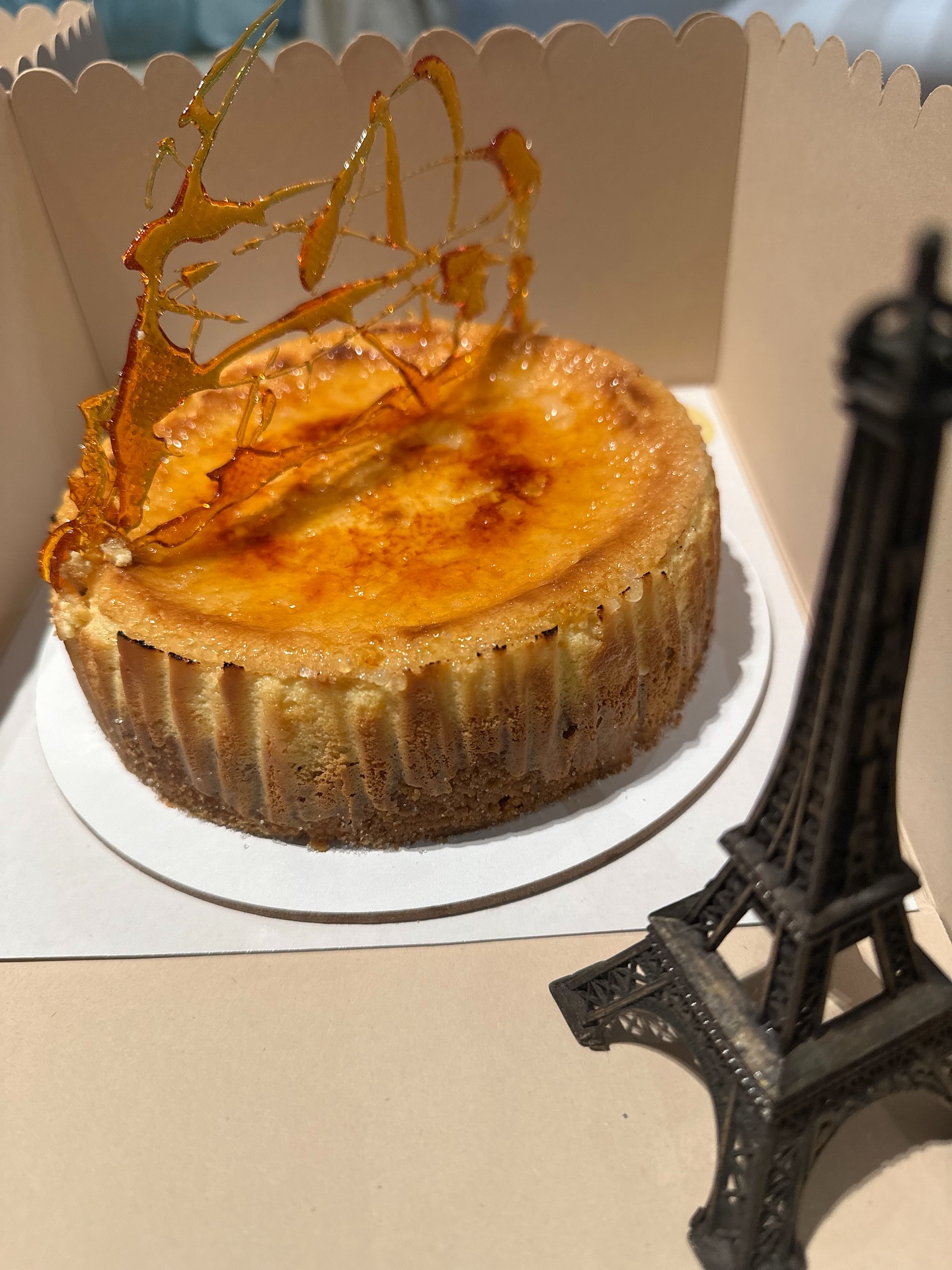 💛 Elegancia francesa + dulzura artesanal = Crème Brûlée Cheesecake by Oh! Cheesecake
Crujiente por fuera, increíblemente cremosa por dentro.
#OhCheesecake #CremeBruleeCheesecake #CheesecakeGourmet #ZonaNorteBA #Nordelta #Villanueva #PasteleríaFina #HechoConAmor #AntojoDulce