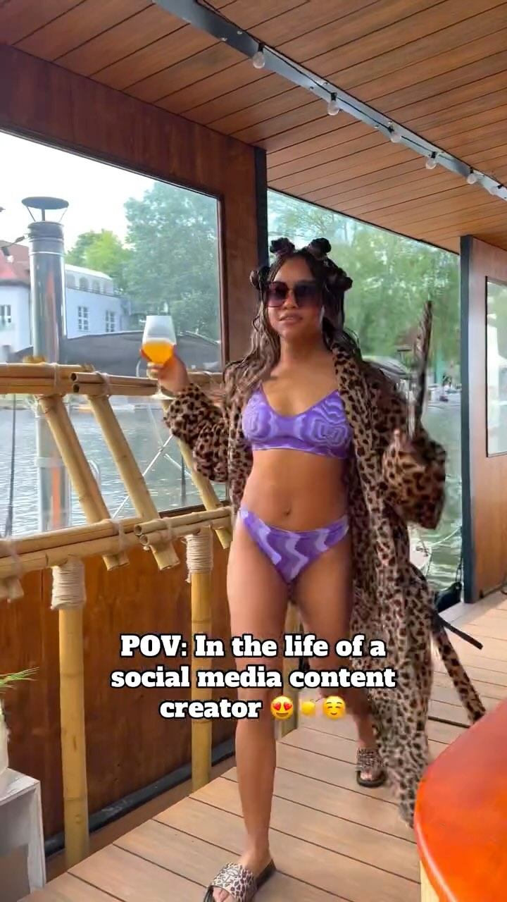 POV: Hustling through filming edits, and deadlines…
Then I remembered — this was the goal all along. 🍷☀️👙
📌 Reminder: Don’t just create the life — live it too.
💬 What’s your version of “the point”? Drop it below 👇
🫶 Save this for when you need the reminder.
Save + share if you needed this energy shift today.
#ContentCreatorLife #WorkHardPlayHarder #DigitalDetox #CreatorBurnout #BikiniBreak #SelfCareVibes #POVReel #SocialMediaLife #BalanceIsKey #EscapeTheGrid #badedampfer #badedampfer_berlin #floatingtub #wellnessonthewater