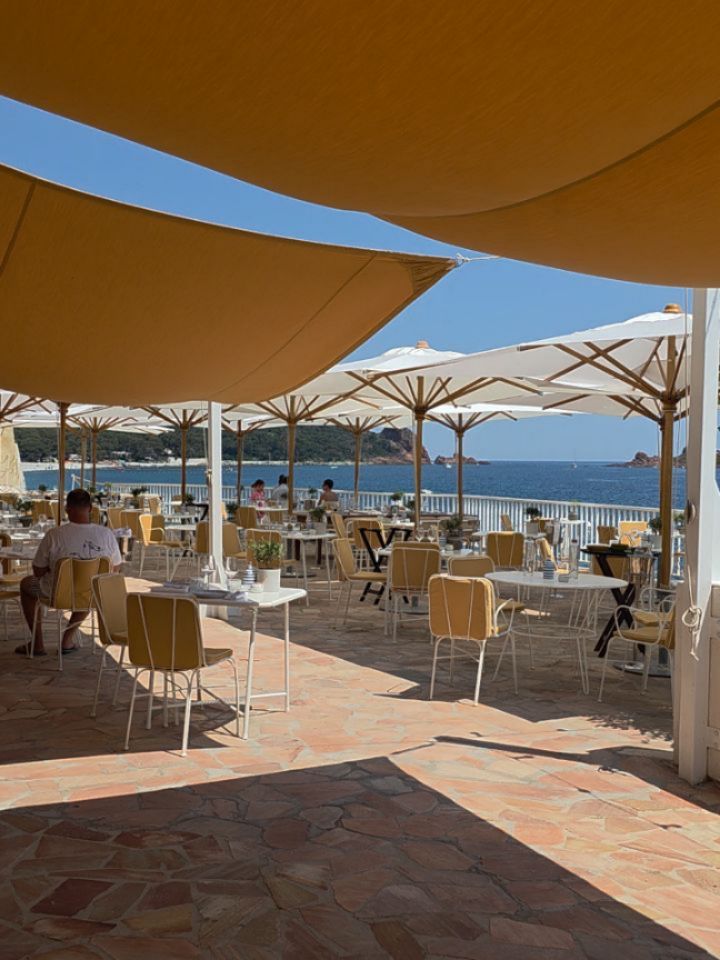 A beautiful day at the beach and lunching ❤️👌 We loved this little hidden gem on the way back from the beach. The views were incredible!
*
*
*
*
#frenchriviera #southoffrance #cotedazur #travelgram