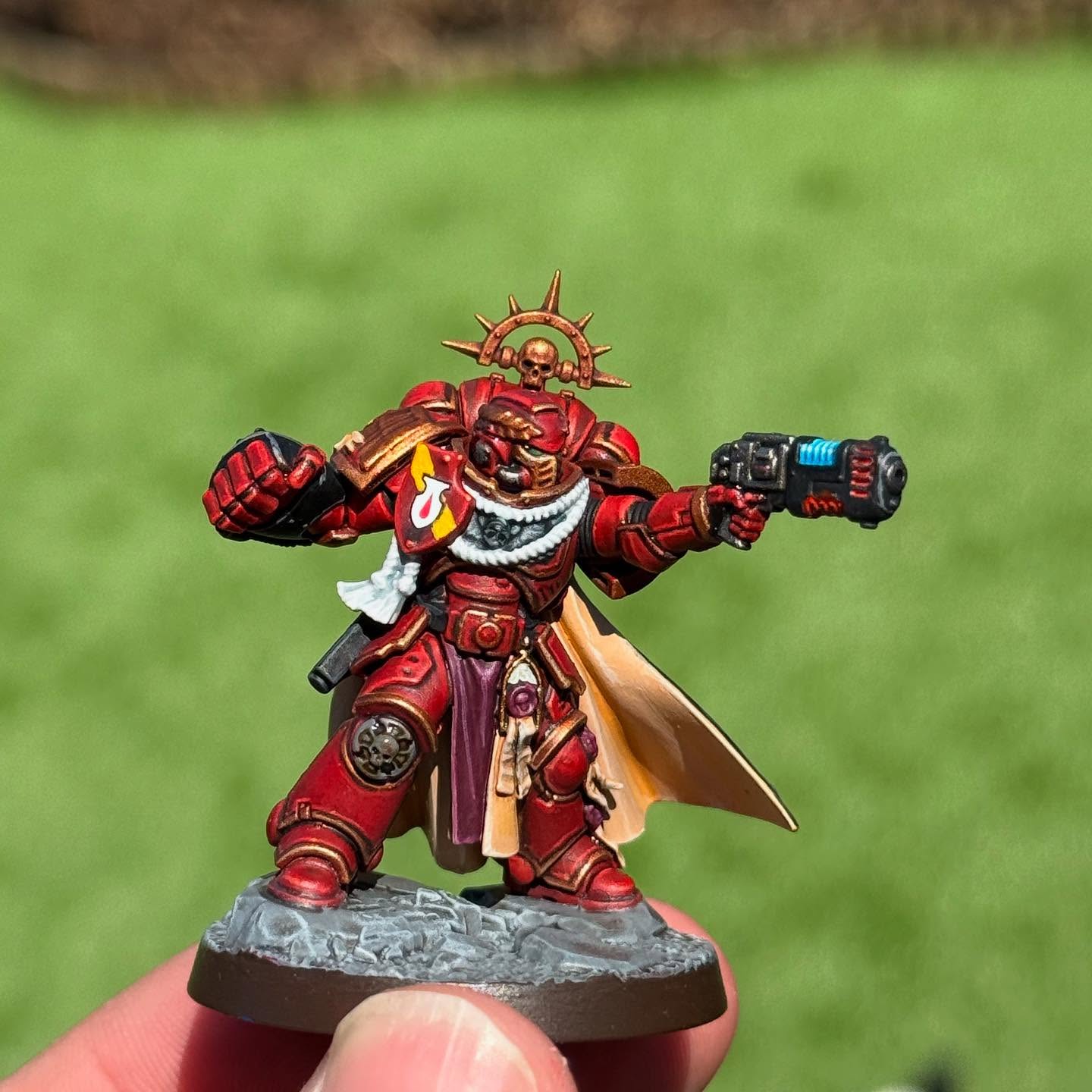 Didn’t get around to showing him off! My Kill Team Blood Angels Captain plus a few bonus minis. Currently working on scenery which will look amazing when completed #Nerd #Warhammer #warhammer40k #WarhammerCommunity #warhammer40000 #WarhammerArt #miniaturepainting #SpaceMarine #SpaceMarines #Wargaming #hobby #Gaming #TTG #WH40k #minis #awesome #painting #minipainting