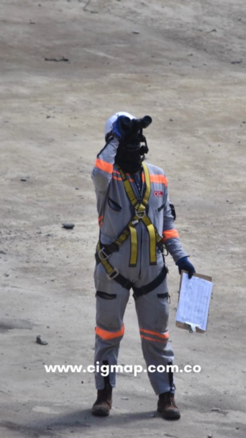 Inspección de estructuras con drone
Este tipo de inspecciones permiten identificar visualmente condiciones físicas, posibles deterioros, filtraciones u otros factores que puedan afectar el funcionamiento y durabilidad del sistema.
A través de una mirada experta, capturamos datos clave para emitir recomendaciones técnicas oportunas y apoyar la toma de decisiones de nuestros clientes.
Seguimos aportando con tecnología, experiencia y rigurosidad al desarrollo seguro de los proyectos.
Visita nuesta página y conoce más de nuestros servicios.
#geomatica #inspecciones