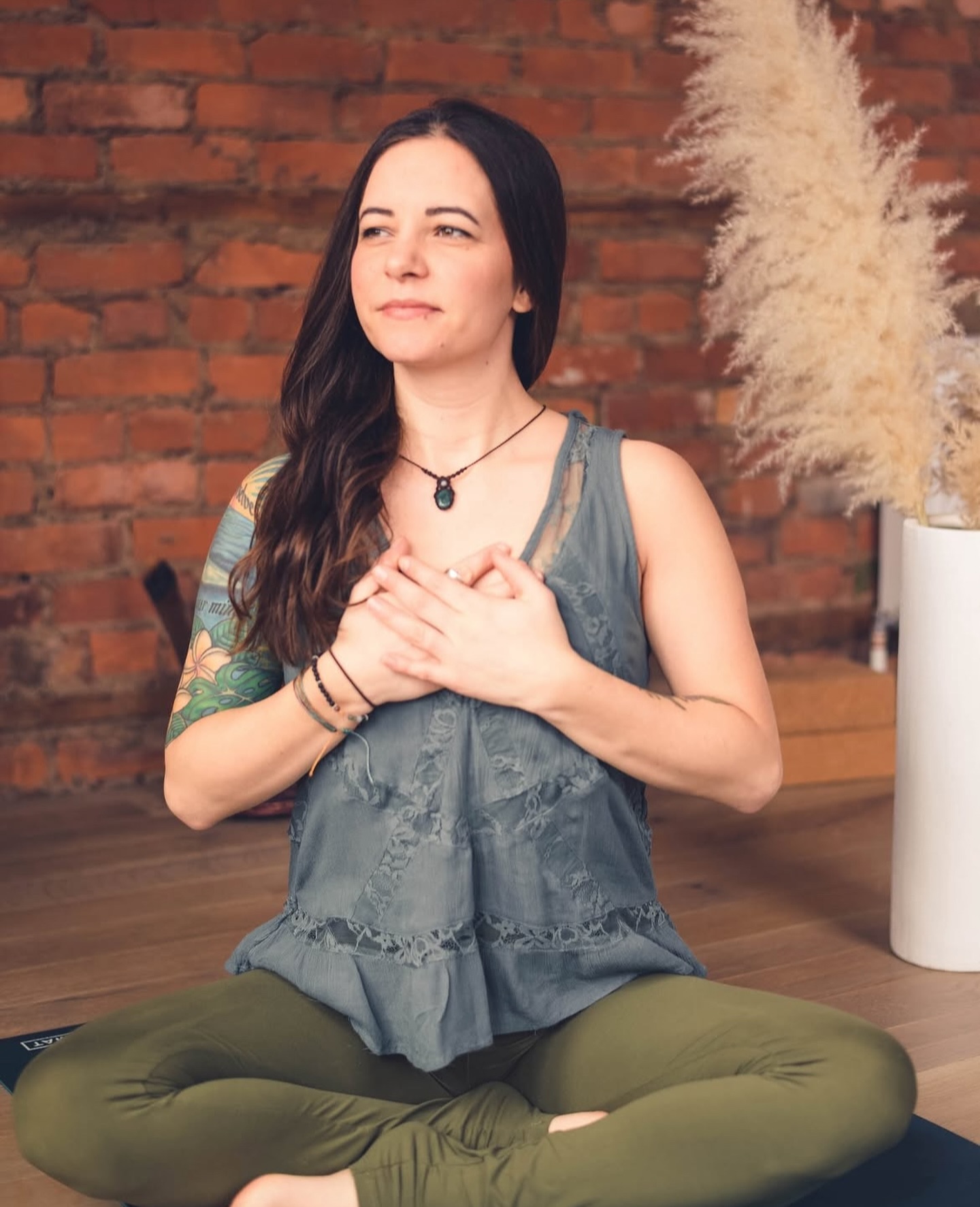 ✨ Ground + Flow with Krystal Tonight at So’ham ✨
Join us this evening at 5:30pm for Yang Yin with Krystal — a balanced class that begins with energizing movement (yang) and winds down into deep, nourishing stretches and stillness (yin). It’s the perfect way to move through your day and settle into your evening with intention. 🧘♀️💫
Come as you are, leave feeling grounded and renewed.
🕠 Fridays at 5:30pm
💛 All levels welcome
#YangYinYoga #HamiltonYoga #SoHamStudio #YogaHamilton #YinYangBalance #FridayVibes #YogaEveryday #PracticeAndPeace