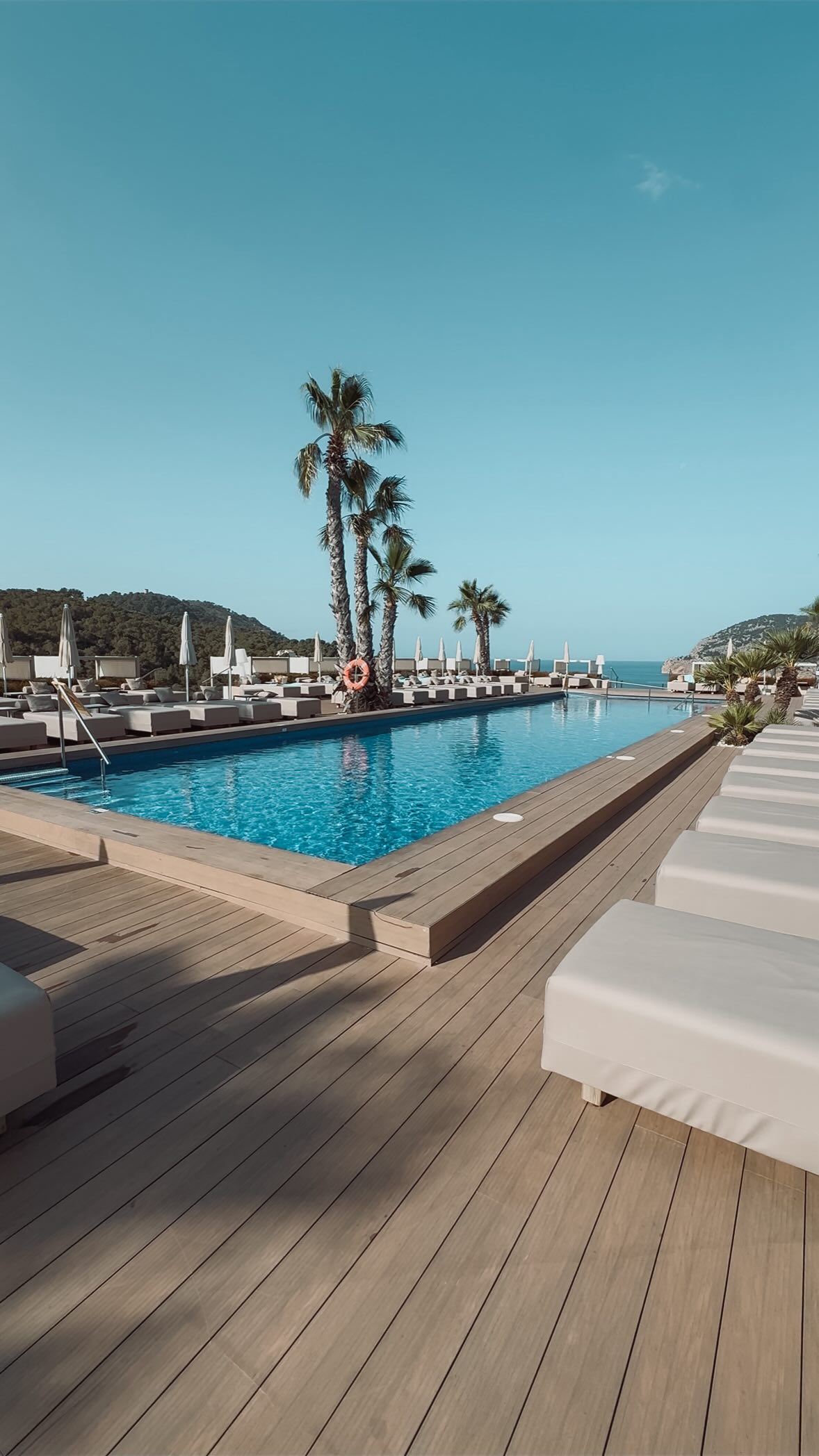 ZAFIRO PALACE ANDRATX, MALLORCA
We are back from a gorgeous week staying at @zafiropalace.andratx and overall I was impressed. We stayed in a junior suite on the all inclusive package but they also have a great half board package and b&b. The hotel is modern and minimalist but still has a luxurious feel. The hotel caters for couples, groups and also families, however I would say it’s definitely more set up for younger children.
PROS
- The rooms are modern and spacious and even though there was 4 of us in the room it didn’t feel cramped and there was plenty of wardrobe space!
- As part of the all inclusive package you really do get everything included. There’s 2 breakfast options, 2 lunch options and at dinner a buffet restaurant as well as 4 a la carte restaurants which you can book as many times as you want during your stay, we had no issues with availability booking these either. The mini bar and room service is also included. The drinks selection was also really good.
- The pool areas were a highlight, they have a small shaded kids pool great for younger children, the main pool is essentially 2 large pools on split levels and there are also 2 rooftop pools (1 of which is adult only). No one is reserving sun beds either, there was always beds free!
- They have a kids club for ages 4-11, my daughter went for the first time ever and she loved it! They also have a fab outside play area for all kids to use.
- The service was great and the staff were all super helpful.
- The hotel is in a great location if you want to explore the local area and beyond.
CONS
- The hotel isn’t beach front so doesn’t have its own beach, however it’s a 5-10 minute stroll down to Camp de Mar beach so it’s still really close and the beach is lovely and the sea is perfectly calm and clear, there are 2 really great restaurants down there as well.
- The food quality in the hotel was good, however if I’m completely honest, (I am a big foodie so I am really fussy) there was room for improvement, especially at the buffet restaurant.
- There was no kids evening entertainment, for a child friendly hotel this would be such an added bonus!
Get in touch for more information 🤍